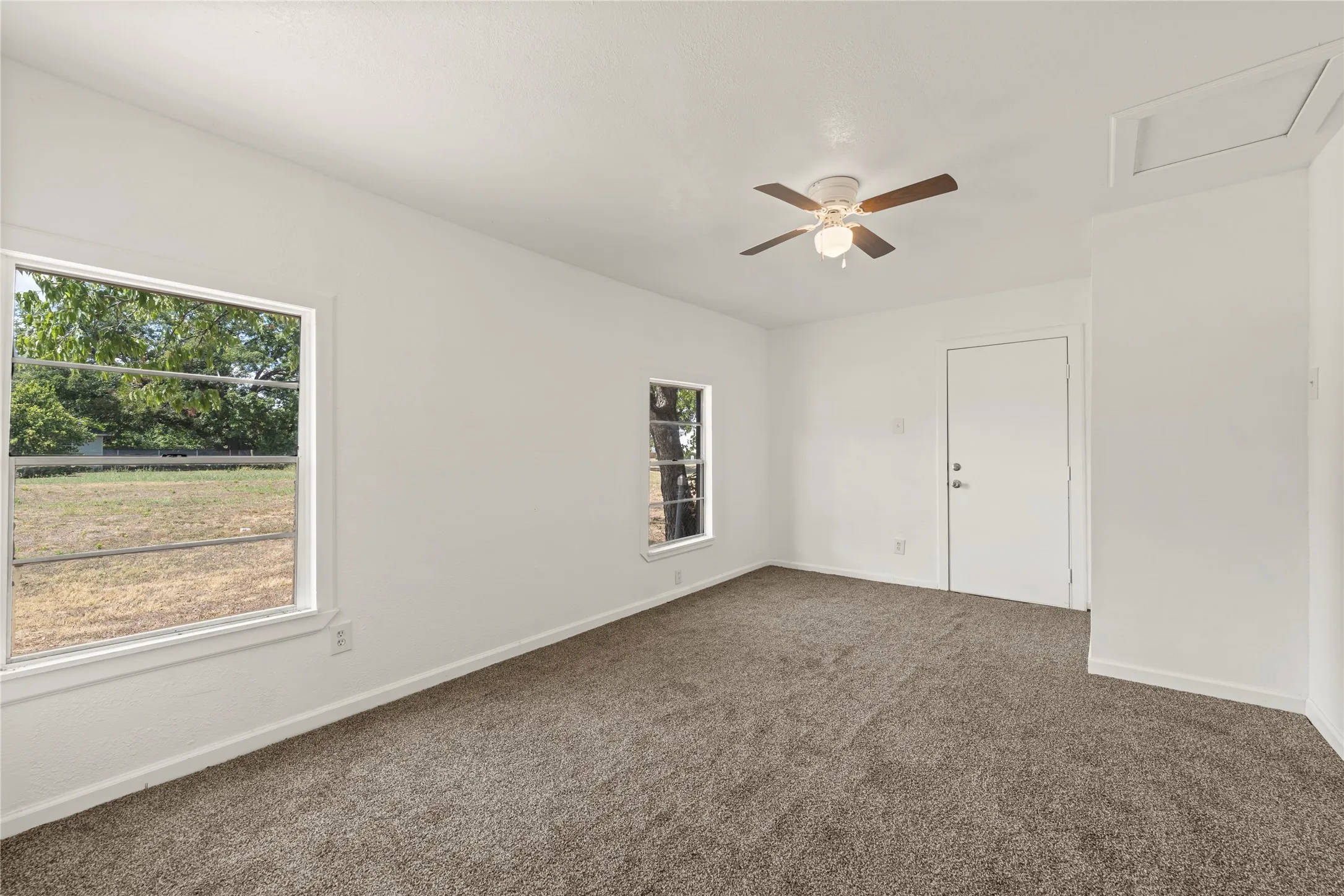 Single Family Residence For Sale in Mc Lennan County , 927 Oakwood Avenue, Waco, Texas 76706, 3 Bedroom, 1 Bathroom, Garage spaces, 1,060 Sqft, built in 1950, mls#21381092, Real Estate Agent in Waco, Homes For Sale in Mc Lennan county, Homes For Sale in Waco, Realtor in Waco Texas, Real Estate Brokerage Independent Realty Texas, Luminita Cordes Realtor
