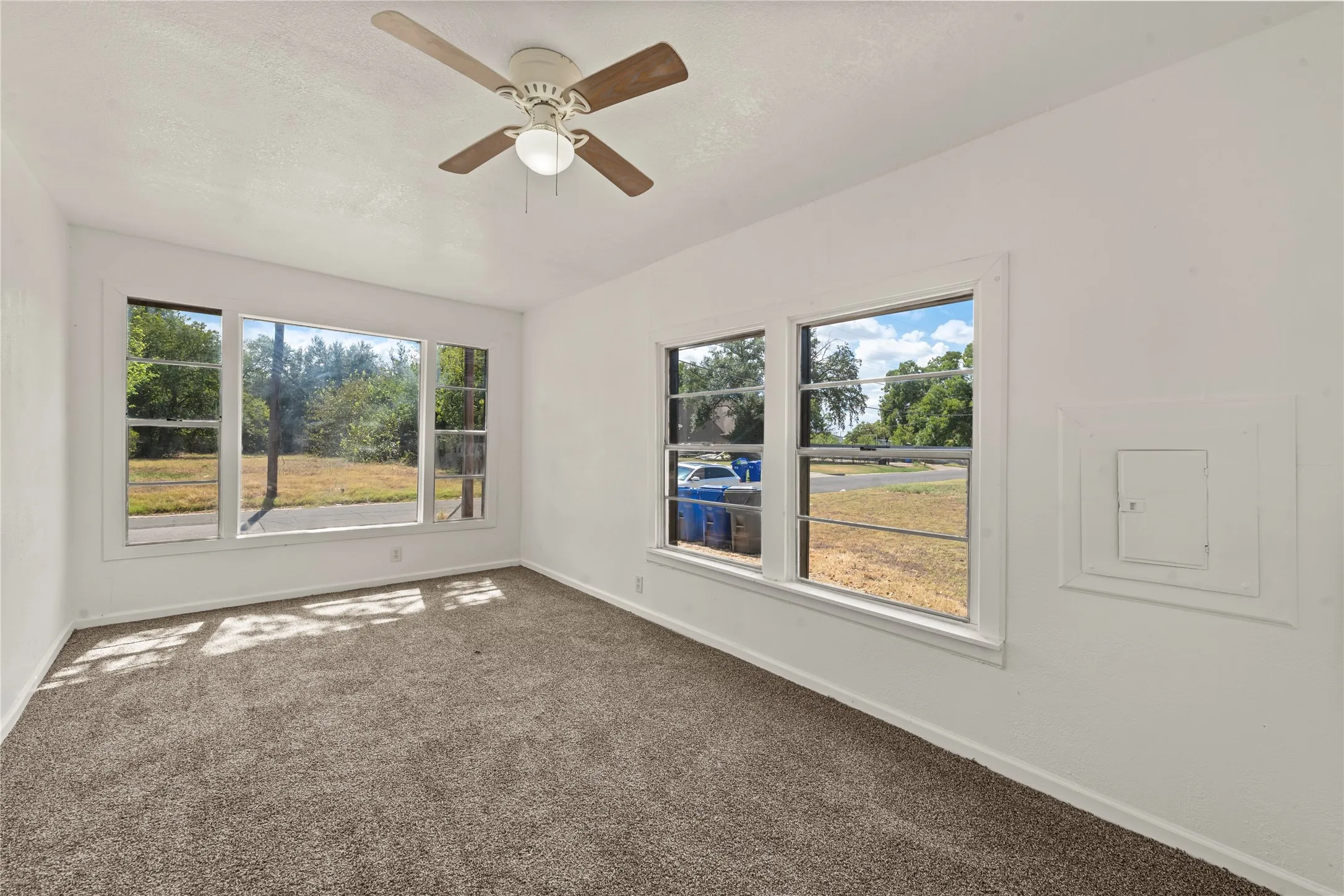 Single Family Residence For Sale in Mc Lennan County , 927 Oakwood Avenue, Waco, Texas 76706, 3 Bedroom, 1 Bathroom, Garage spaces, 1,060 Sqft, built in 1950, mls#21381092, Real Estate Agent in Waco, Homes For Sale in Mc Lennan county, Homes For Sale in Waco, Realtor in Waco Texas, Real Estate Brokerage Independent Realty Texas, Luminita Cordes Realtor