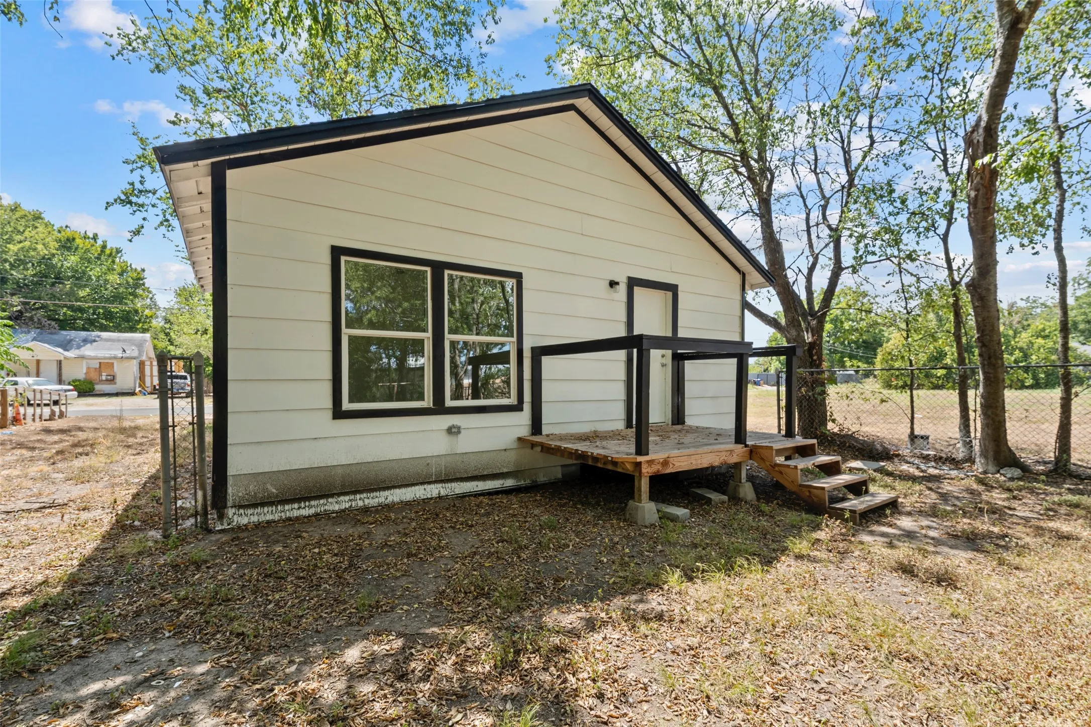 Single Family Residence For Sale in Mc Lennan County , 927 Oakwood Avenue, Waco, Texas 76706, 3 Bedroom, 1 Bathroom, Garage spaces, 1,060 Sqft, built in 1950, mls#21381092, Real Estate Agent in Waco, Homes For Sale in Mc Lennan county, Homes For Sale in Waco, Realtor in Waco Texas, Real Estate Brokerage Independent Realty Texas, Luminita Cordes Realtor