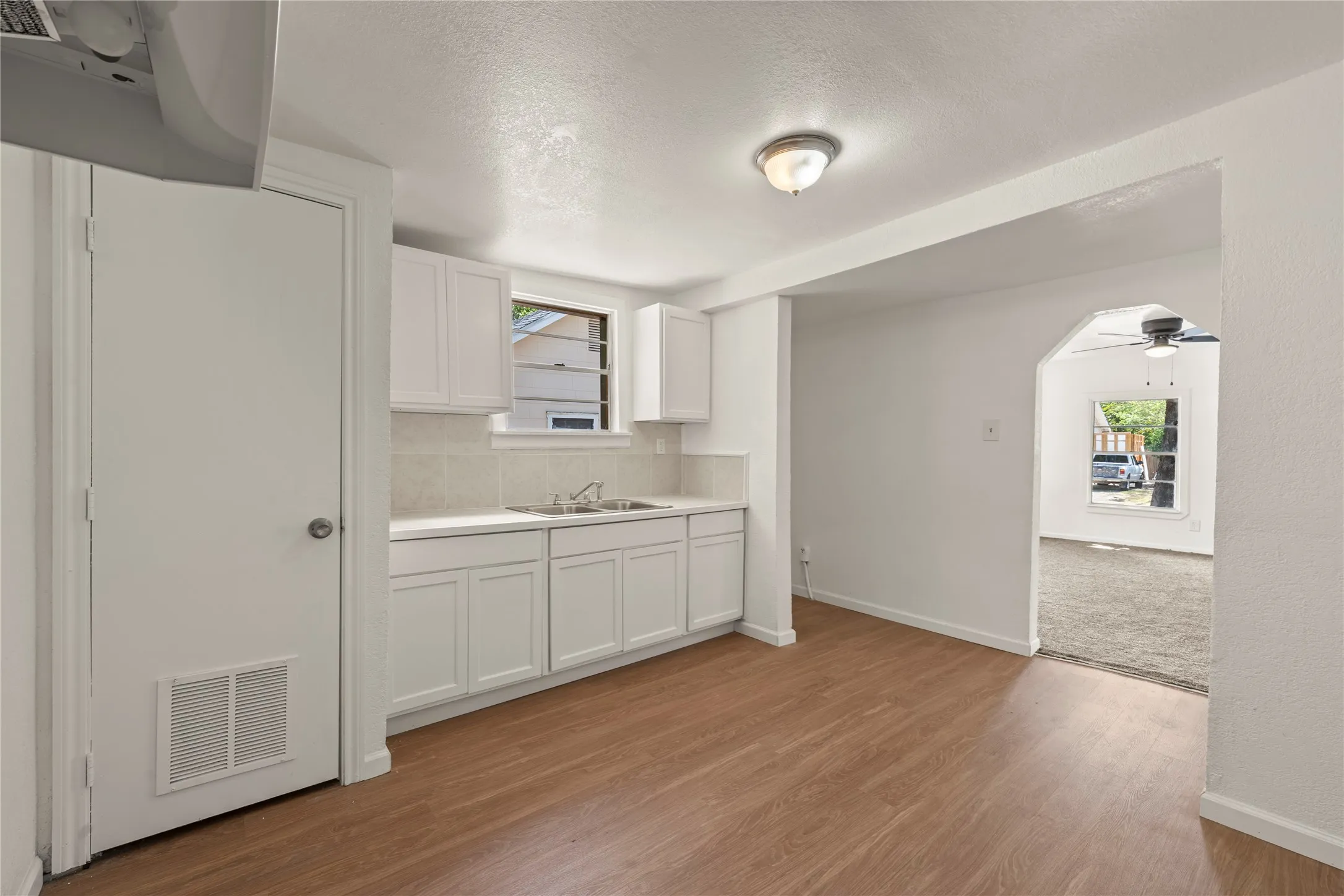 Single Family Residence For Sale in Mc Lennan County , 927 Oakwood Avenue, Waco, Texas 76706, 3 Bedroom, 1 Bathroom, Garage spaces, 1,060 Sqft, built in 1950, mls#21381092, Real Estate Agent in Waco, Homes For Sale in Mc Lennan county, Homes For Sale in Waco, Realtor in Waco Texas, Real Estate Brokerage Independent Realty Texas, Luminita Cordes Realtor
