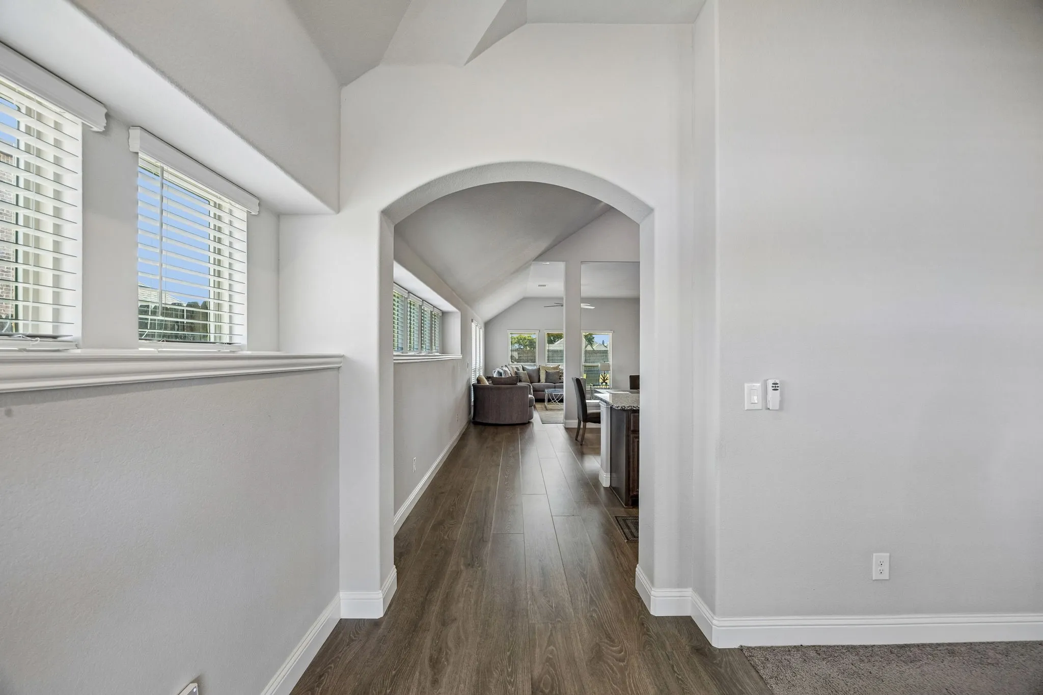 Single Family Residence For Sale in Ellis County , 209 Perennial Way, Waxahachie, Texas 75165, 4 Bedroom, 3 Bathroom, 2 Garage spaces, 2,399 Sqft, built in 2022, mls#21363236, Real Estate Agent in Waxahachie, Homes For Sale in Ellis county, Homes For Sale in Waxahachie, Realtor in Waxahachie Texas, Real Estate Brokerage Independent Realty Texas, Luminita Cordes Realtor