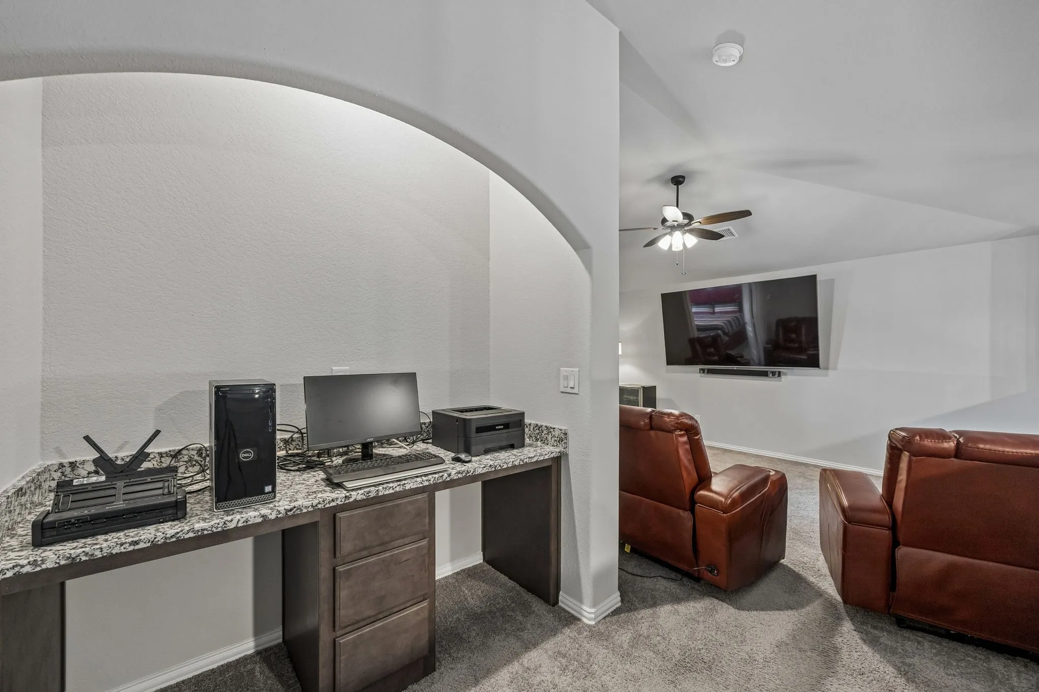 Single Family Residence For Sale in Ellis County , 209 Perennial Way, Waxahachie, Texas 75165, 4 Bedroom, 3 Bathroom, 2 Garage spaces, 2,399 Sqft, built in 2022, mls#21363236, Real Estate Agent in Waxahachie, Homes For Sale in Ellis county, Homes For Sale in Waxahachie, Realtor in Waxahachie Texas, Real Estate Brokerage Independent Realty Texas, Luminita Cordes Realtor