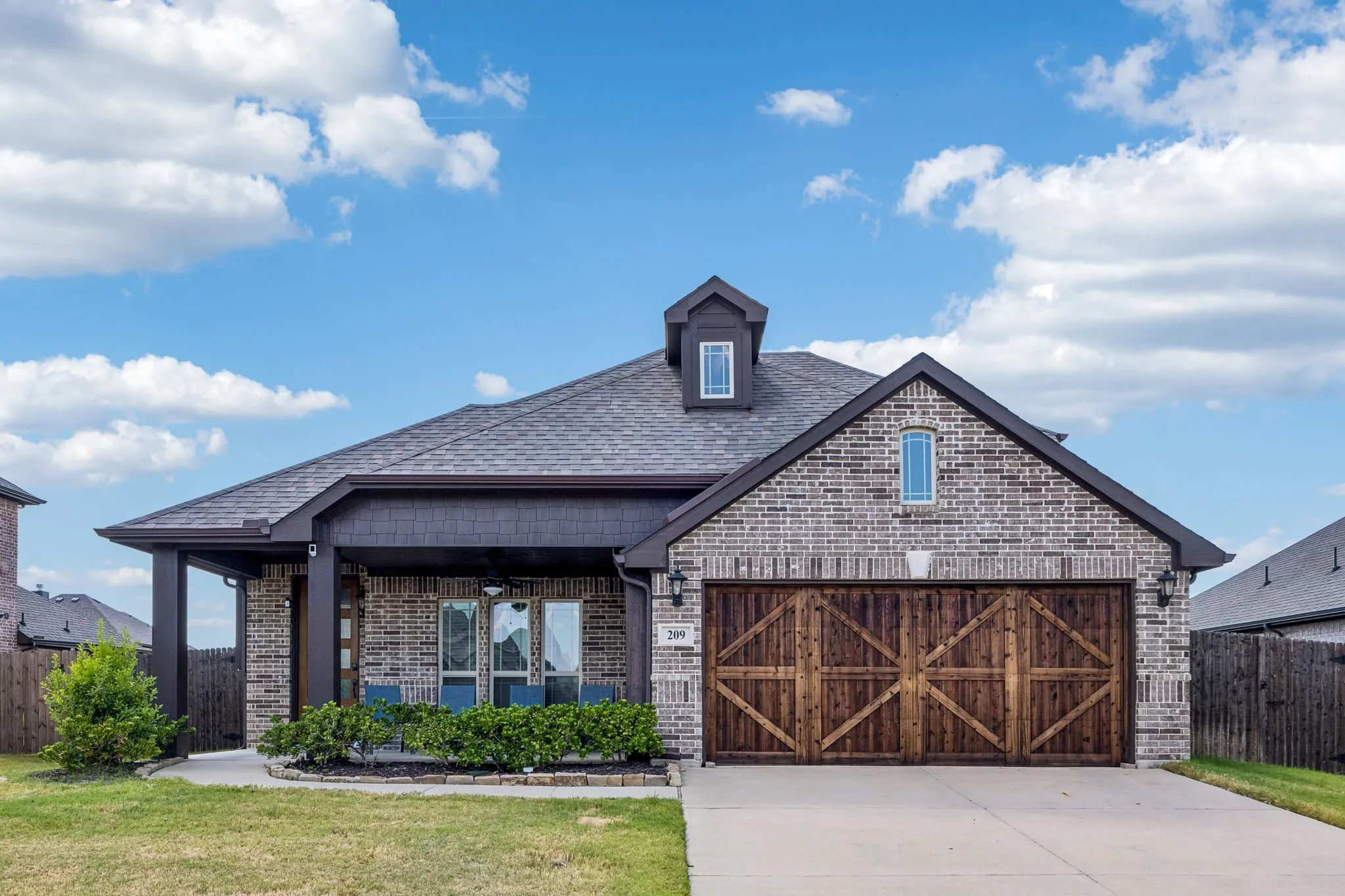 Single Family Residence For Sale in Ellis County , 209 Perennial Way, Waxahachie, Texas 75165, 4 Bedroom, 3 Bathroom, 2 Garage spaces, 2,399 Sqft, built in 2022, mls#21363236, Real Estate Agent in Waxahachie, Homes For Sale in Ellis county, Homes For Sale in Waxahachie, Realtor in Waxahachie Texas, Real Estate Brokerage Independent Realty Texas, Luminita Cordes Realtor