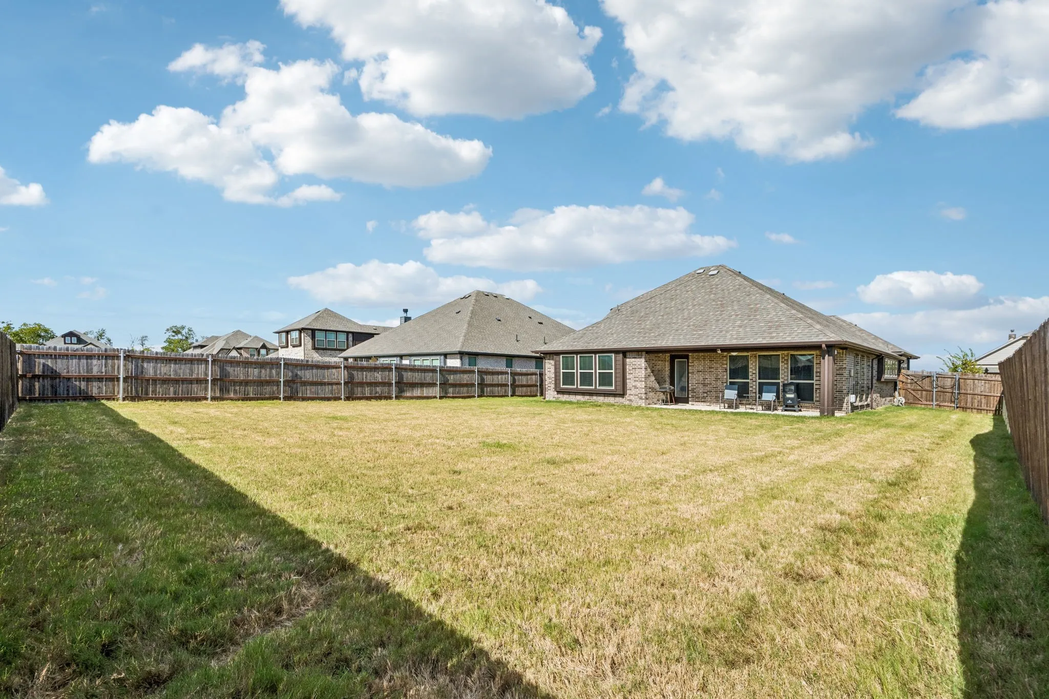 Single Family Residence For Sale in Ellis County , 209 Perennial Way, Waxahachie, Texas 75165, 4 Bedroom, 3 Bathroom, 2 Garage spaces, 2,399 Sqft, built in 2022, mls#21363236, Real Estate Agent in Waxahachie, Homes For Sale in Ellis county, Homes For Sale in Waxahachie, Realtor in Waxahachie Texas, Real Estate Brokerage Independent Realty Texas, Luminita Cordes Realtor