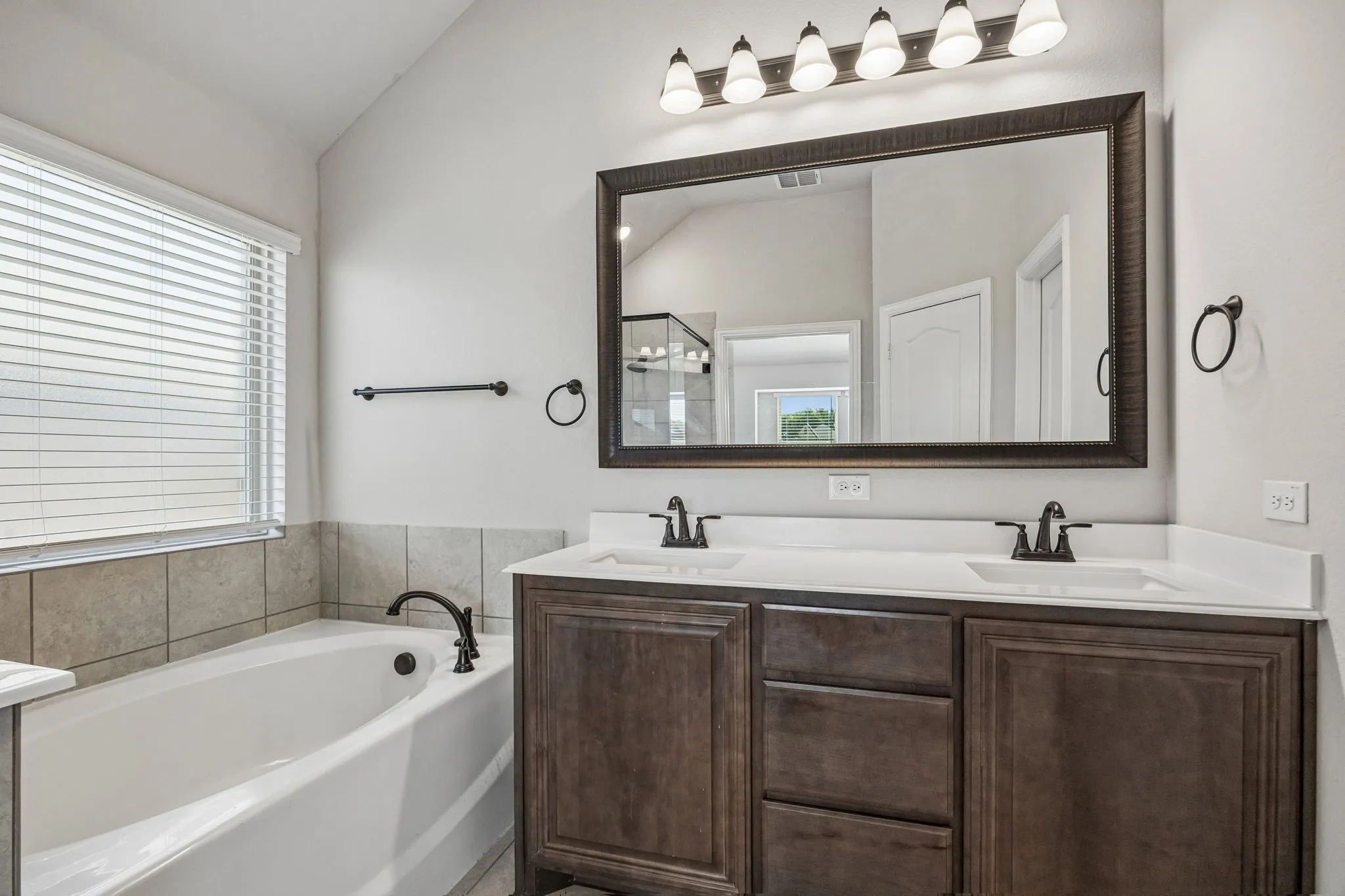 Single Family Residence For Sale in Ellis County , 209 Perennial Way, Waxahachie, Texas 75165, 4 Bedroom, 3 Bathroom, 2 Garage spaces, 2,399 Sqft, built in 2022, mls#21363236, Real Estate Agent in Waxahachie, Homes For Sale in Ellis county, Homes For Sale in Waxahachie, Realtor in Waxahachie Texas, Real Estate Brokerage Independent Realty Texas, Luminita Cordes Realtor