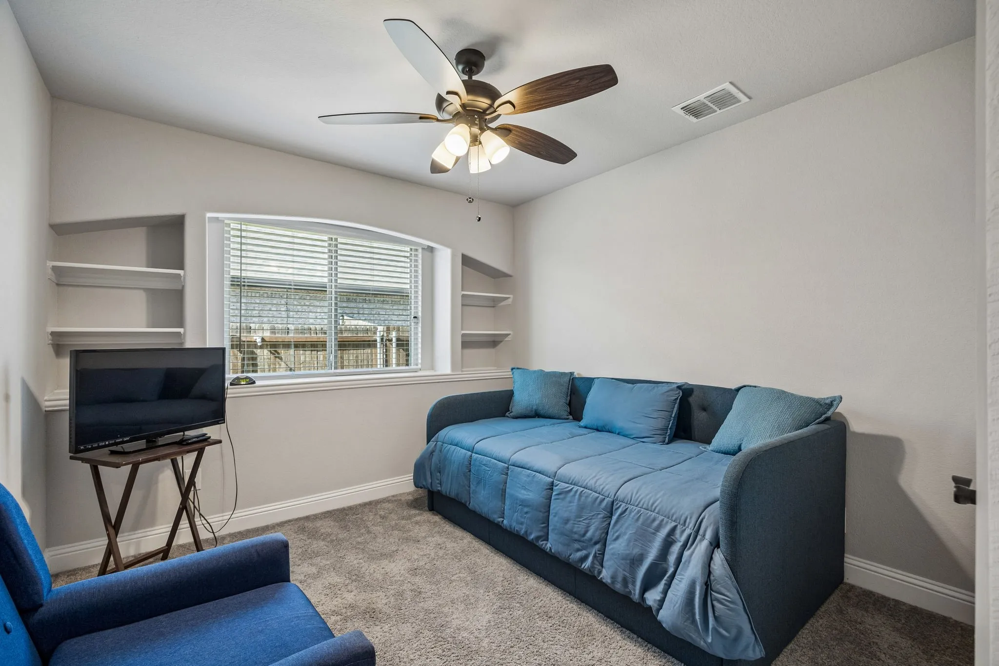 Single Family Residence For Sale in Ellis County , 209 Perennial Way, Waxahachie, Texas 75165, 4 Bedroom, 3 Bathroom, 2 Garage spaces, 2,399 Sqft, built in 2022, mls#21363236, Real Estate Agent in Waxahachie, Homes For Sale in Ellis county, Homes For Sale in Waxahachie, Realtor in Waxahachie Texas, Real Estate Brokerage Independent Realty Texas, Luminita Cordes Realtor