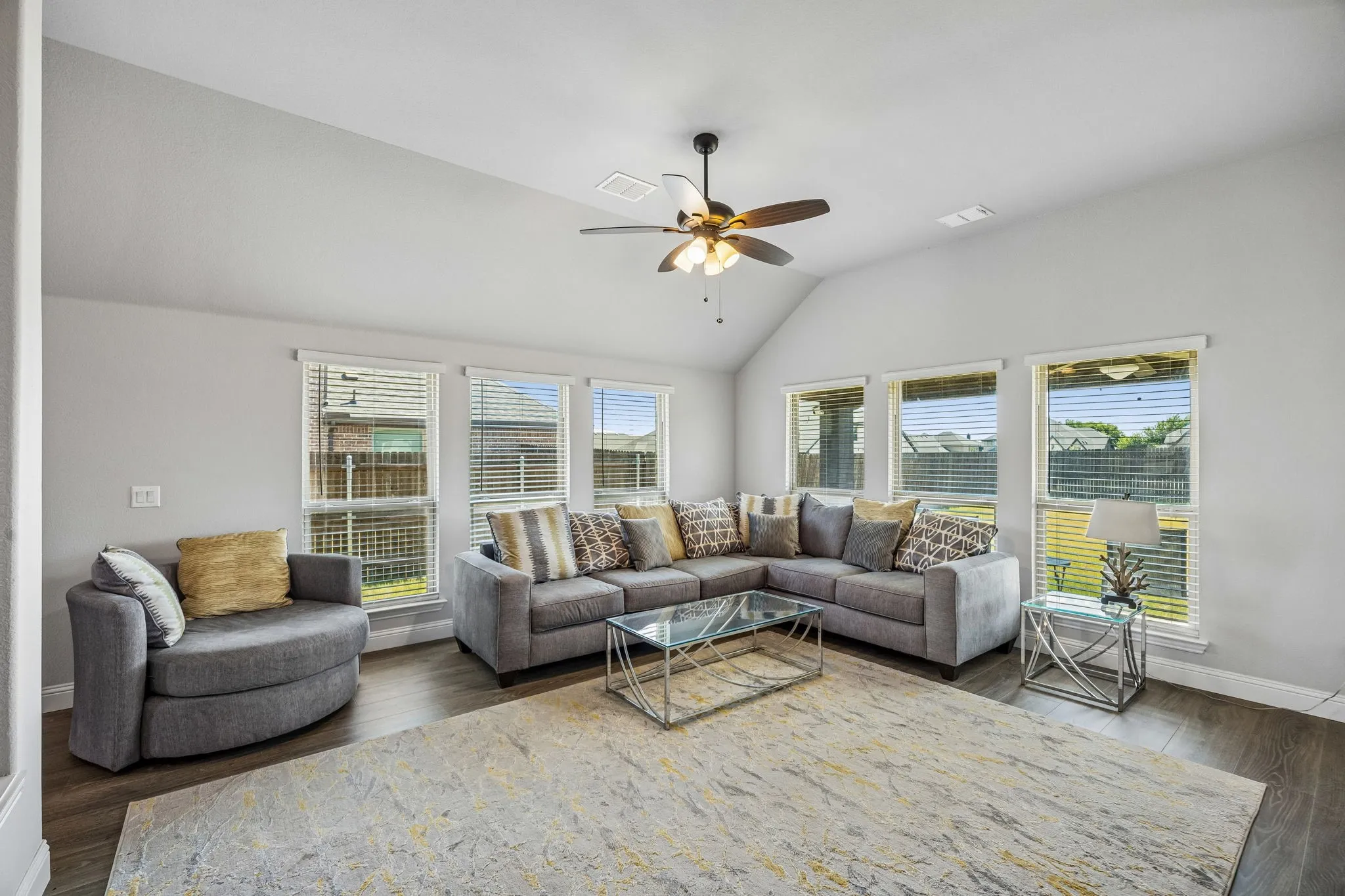 Single Family Residence For Sale in Ellis County , 209 Perennial Way, Waxahachie, Texas 75165, 4 Bedroom, 3 Bathroom, 2 Garage spaces, 2,399 Sqft, built in 2022, mls#21363236, Real Estate Agent in Waxahachie, Homes For Sale in Ellis county, Homes For Sale in Waxahachie, Realtor in Waxahachie Texas, Real Estate Brokerage Independent Realty Texas, Luminita Cordes Realtor