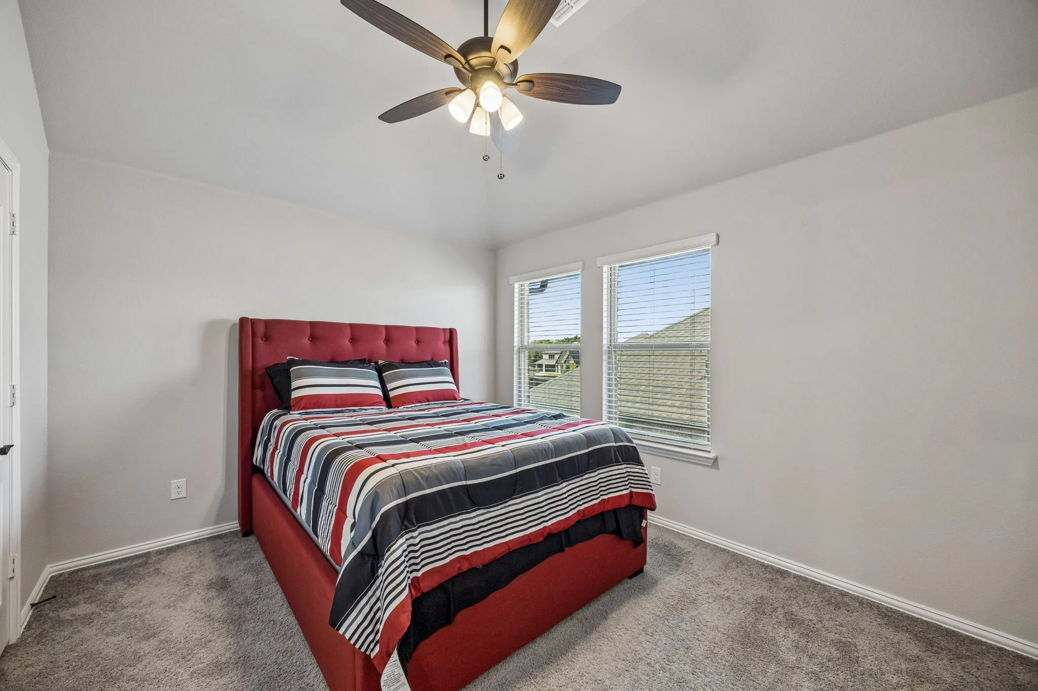 Single Family Residence For Sale in Ellis County , 209 Perennial Way, Waxahachie, Texas 75165, 4 Bedroom, 3 Bathroom, 2 Garage spaces, 2,399 Sqft, built in 2022, mls#21363236, Real Estate Agent in Waxahachie, Homes For Sale in Ellis county, Homes For Sale in Waxahachie, Realtor in Waxahachie Texas, Real Estate Brokerage Independent Realty Texas, Luminita Cordes Realtor