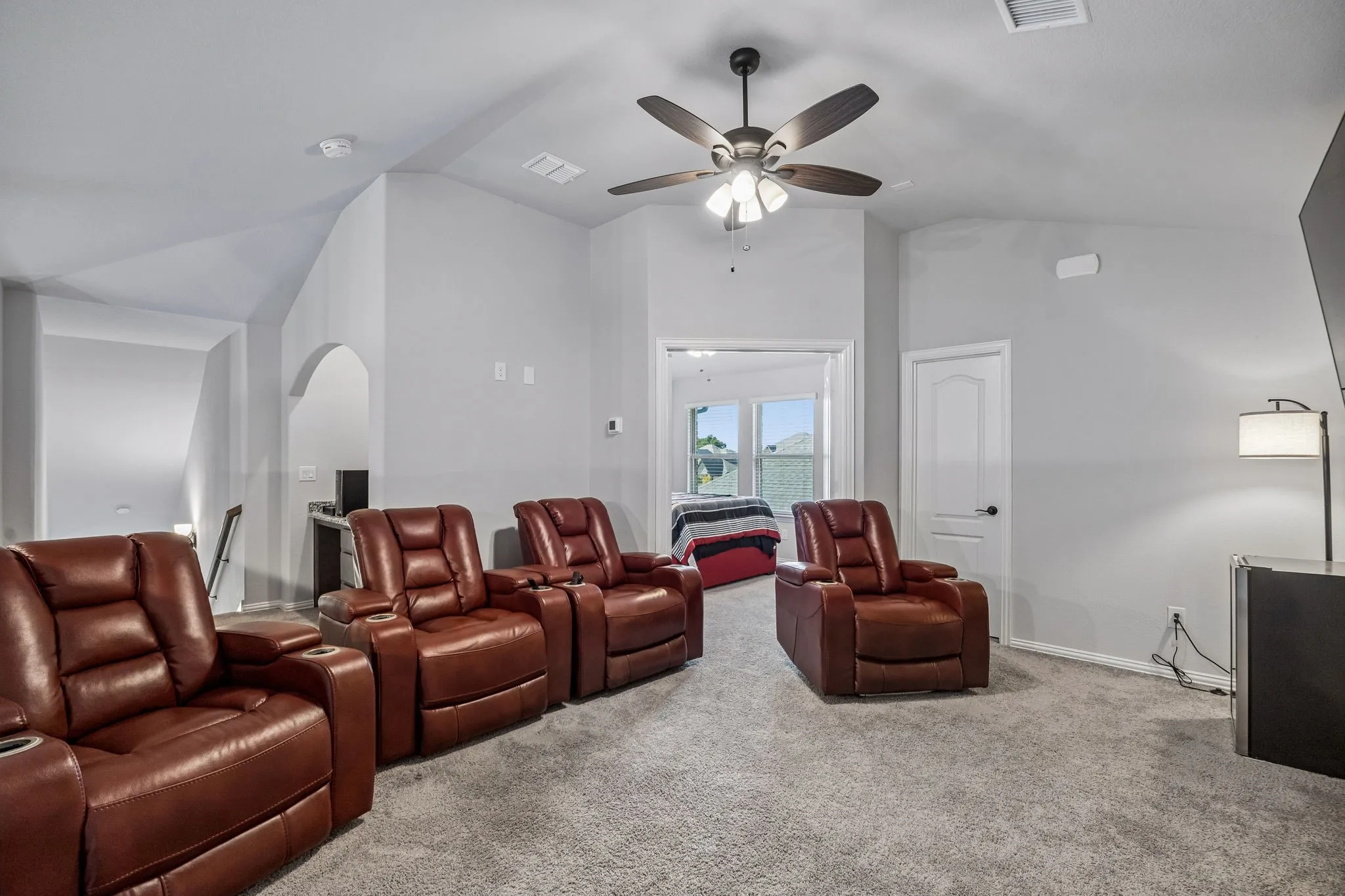 Single Family Residence For Sale in Ellis County , 209 Perennial Way, Waxahachie, Texas 75165, 4 Bedroom, 3 Bathroom, 2 Garage spaces, 2,399 Sqft, built in 2022, mls#21363236, Real Estate Agent in Waxahachie, Homes For Sale in Ellis county, Homes For Sale in Waxahachie, Realtor in Waxahachie Texas, Real Estate Brokerage Independent Realty Texas, Luminita Cordes Realtor