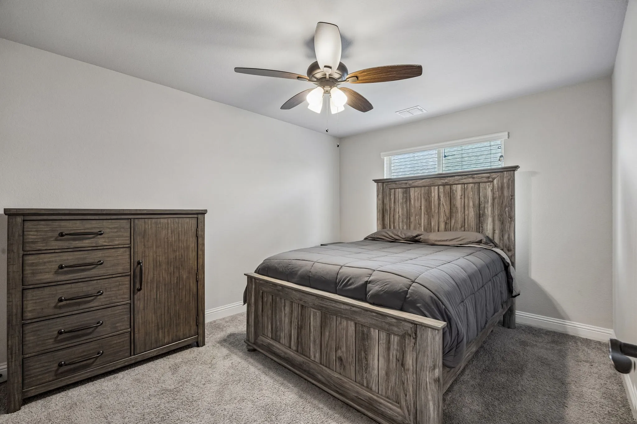 Single Family Residence For Sale in Ellis County , 209 Perennial Way, Waxahachie, Texas 75165, 4 Bedroom, 3 Bathroom, 2 Garage spaces, 2,399 Sqft, built in 2022, mls#21363236, Real Estate Agent in Waxahachie, Homes For Sale in Ellis county, Homes For Sale in Waxahachie, Realtor in Waxahachie Texas, Real Estate Brokerage Independent Realty Texas, Luminita Cordes Realtor
