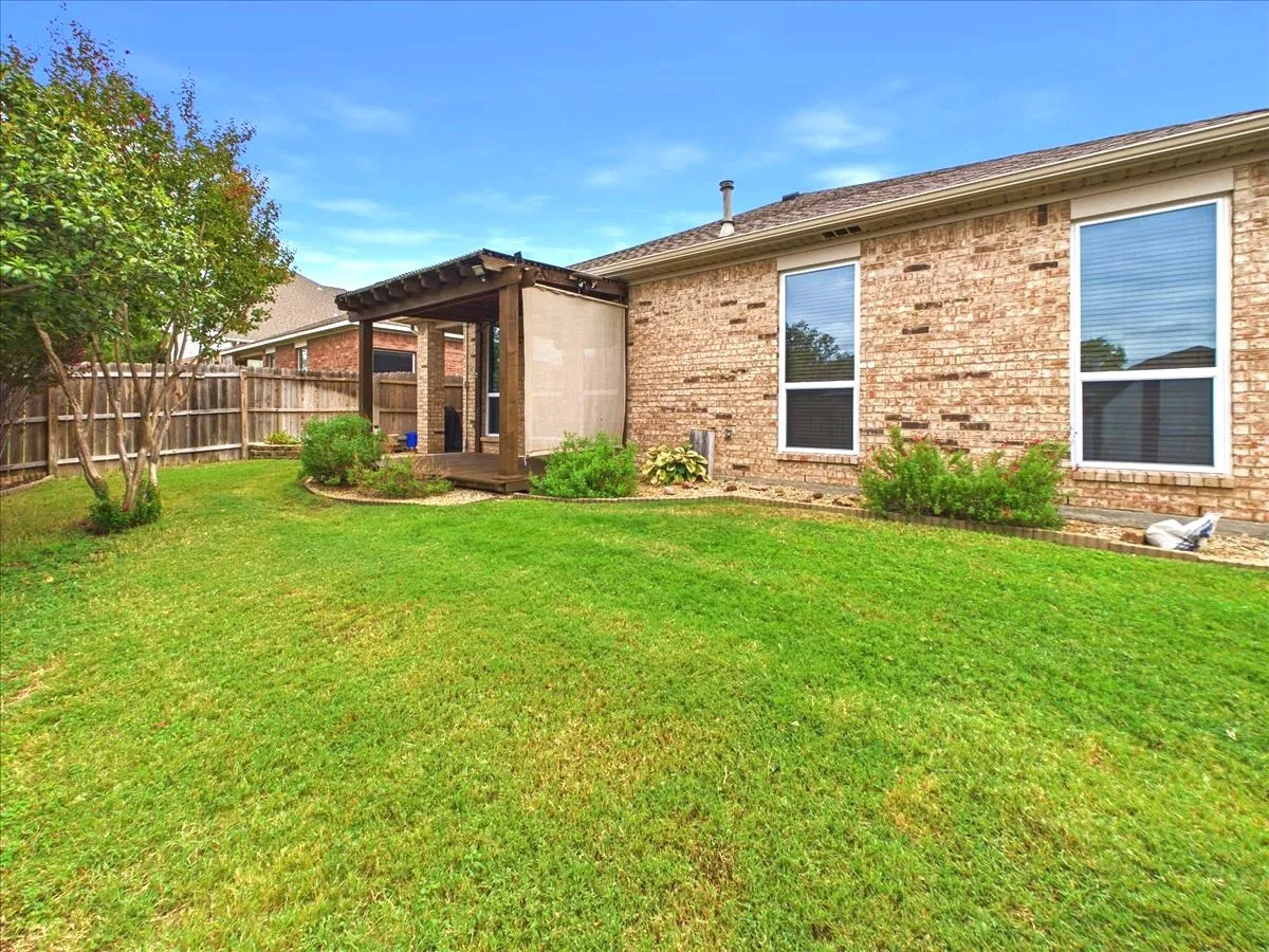 Single Family Residence For Sale in Tarrant County , 4057 Claymore Lane, Fort Worth, Texas 76244, 3 Bedroom, 2 Bathroom, 2 Garage spaces, 1,884 Sqft, built in 2006, mls#21381180, Real Estate Agent in Fort Worth, Homes For Sale in Tarrant county, Homes For Sale in Fort Worth, Realtor in Fort Worth Texas, Real Estate Brokerage Independent Realty Texas, Luminita Cordes Realtor