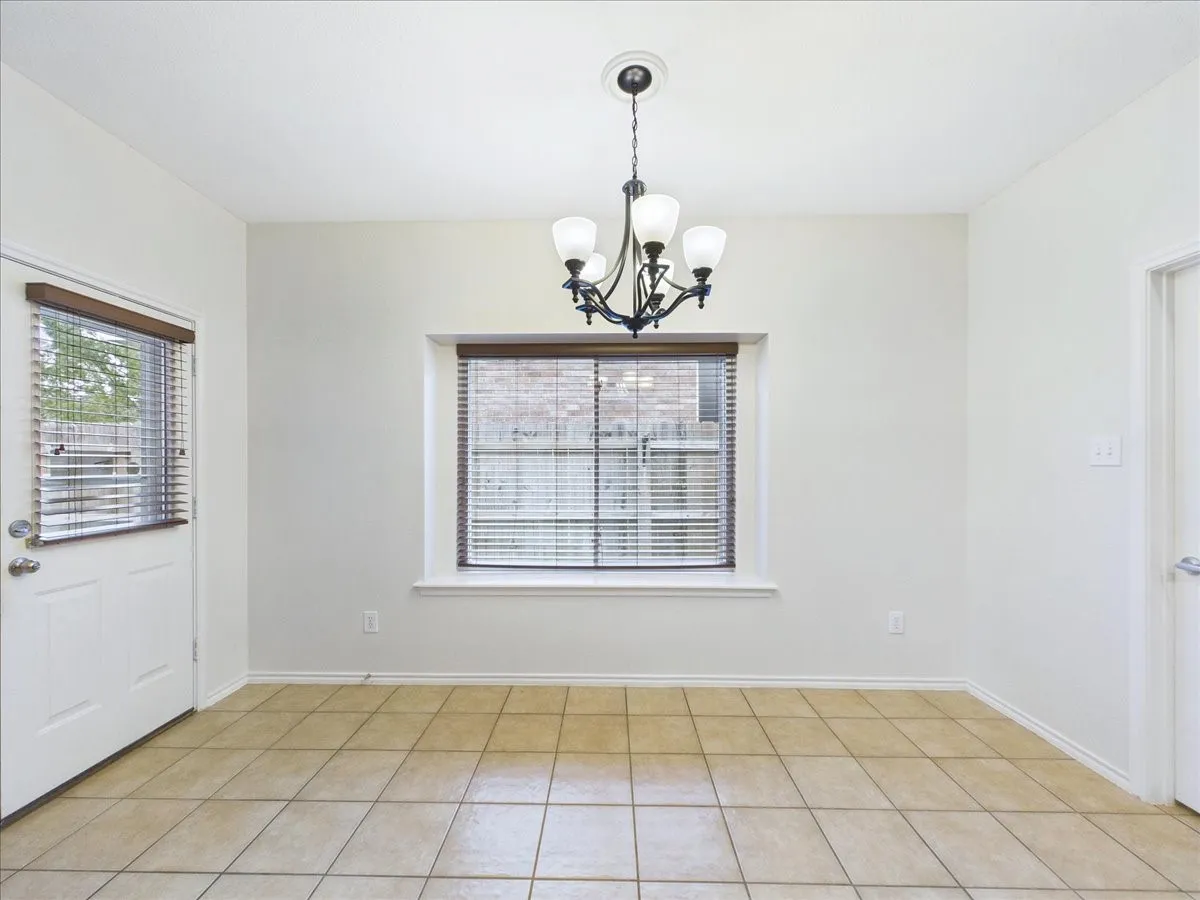 Single Family Residence For Sale in Tarrant County , 4057 Claymore Lane, Fort Worth, Texas 76244, 3 Bedroom, 2 Bathroom, 2 Garage spaces, 1,884 Sqft, built in 2006, mls#21381180, Real Estate Agent in Fort Worth, Homes For Sale in Tarrant county, Homes For Sale in Fort Worth, Realtor in Fort Worth Texas, Real Estate Brokerage Independent Realty Texas, Luminita Cordes Realtor