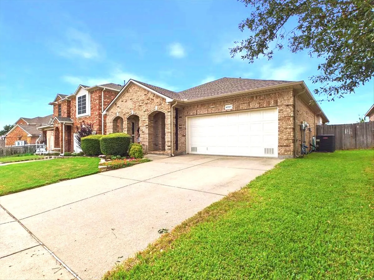 Single Family Residence For Sale in Tarrant County , 4057 Claymore Lane, Fort Worth, Texas 76244, 3 Bedroom, 2 Bathroom, 2 Garage spaces, 1,884 Sqft, built in 2006, mls#21381180, Real Estate Agent in Fort Worth, Homes For Sale in Tarrant county, Homes For Sale in Fort Worth, Realtor in Fort Worth Texas, Real Estate Brokerage Independent Realty Texas, Luminita Cordes Realtor