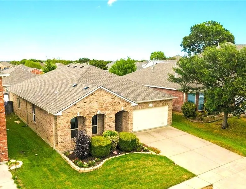 Single Family Residence For Sale in Tarrant County , 4057 Claymore Lane, Fort Worth, Texas 76244, 3 Bedroom, 2 Bathroom, 2 Garage spaces, 1,884 Sqft, built in 2006, mls#21381180, Real Estate Agent in Fort Worth, Homes For Sale in Tarrant county, Homes For Sale in Fort Worth, Realtor in Fort Worth Texas, Real Estate Brokerage Independent Realty Texas, Luminita Cordes Realtor