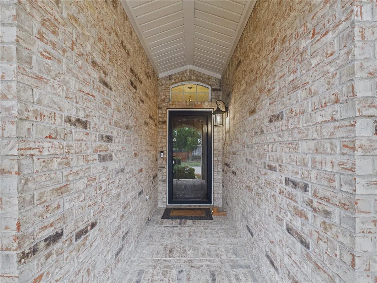 Single Family Residence For Sale in Tarrant County , 4057 Claymore Lane, Fort Worth, Texas 76244, 3 Bedroom, 2 Bathroom, 2 Garage spaces, 1,884 Sqft, built in 2006, mls#21381180, Real Estate Agent in Fort Worth, Homes For Sale in Tarrant county, Homes For Sale in Fort Worth, Realtor in Fort Worth Texas, Real Estate Brokerage Independent Realty Texas, Luminita Cordes Realtor