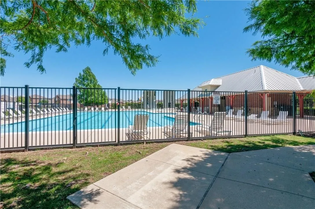 Single Family Residence For Sale in Tarrant County , 4057 Claymore Lane, Fort Worth, Texas 76244, 3 Bedroom, 2 Bathroom, 2 Garage spaces, 1,884 Sqft, built in 2006, mls#21381180, Real Estate Agent in Fort Worth, Homes For Sale in Tarrant county, Homes For Sale in Fort Worth, Realtor in Fort Worth Texas, Real Estate Brokerage Independent Realty Texas, Luminita Cordes Realtor
