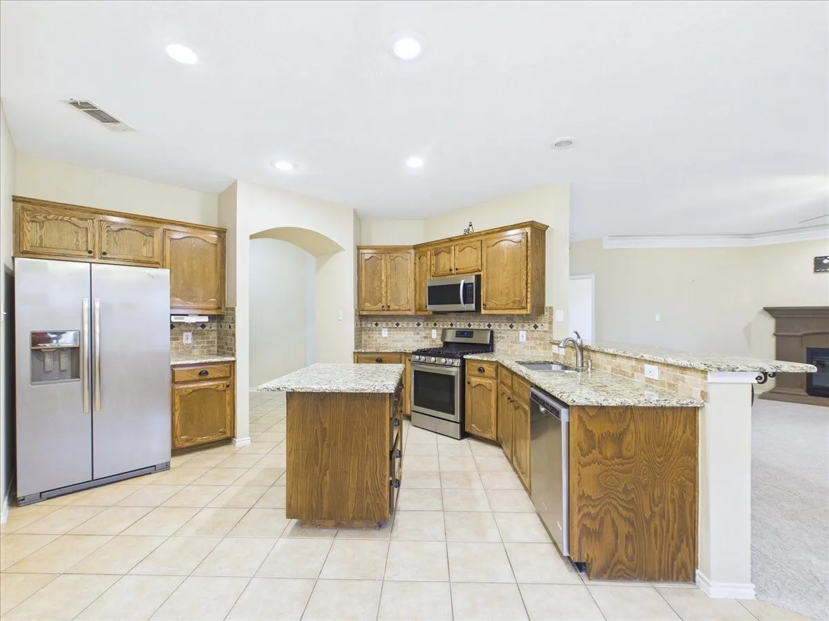 Single Family Residence For Sale in Tarrant County , 4057 Claymore Lane, Fort Worth, Texas 76244, 3 Bedroom, 2 Bathroom, 2 Garage spaces, 1,884 Sqft, built in 2006, mls#21381180, Real Estate Agent in Fort Worth, Homes For Sale in Tarrant county, Homes For Sale in Fort Worth, Realtor in Fort Worth Texas, Real Estate Brokerage Independent Realty Texas, Luminita Cordes Realtor