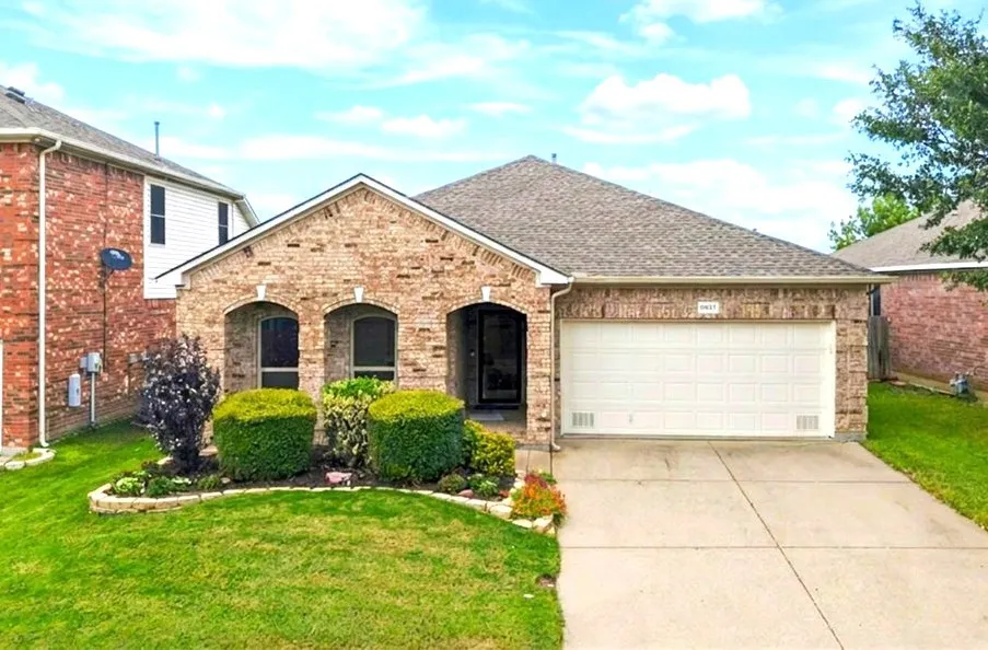 Single Family Residence For Sale in Tarrant County , 4057 Claymore Lane, Fort Worth, Texas 76244, 3 Bedroom, 2 Bathroom, 2 Garage spaces, 1,884 Sqft, built in 2006, mls#21381180, Real Estate Agent in Fort Worth, Homes For Sale in Tarrant county, Homes For Sale in Fort Worth, Realtor in Fort Worth Texas, Real Estate Brokerage Independent Realty Texas, Luminita Cordes Realtor