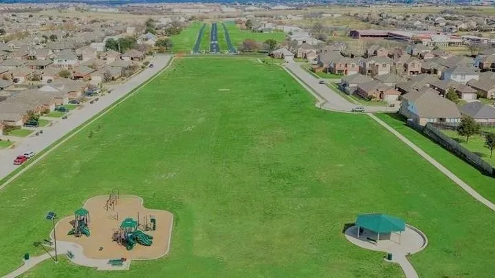 Single Family Residence For Sale in Tarrant County , 4057 Claymore Lane, Fort Worth, Texas 76244, 3 Bedroom, 2 Bathroom, 2 Garage spaces, 1,884 Sqft, built in 2006, mls#21381180, Real Estate Agent in Fort Worth, Homes For Sale in Tarrant county, Homes For Sale in Fort Worth, Realtor in Fort Worth Texas, Real Estate Brokerage Independent Realty Texas, Luminita Cordes Realtor