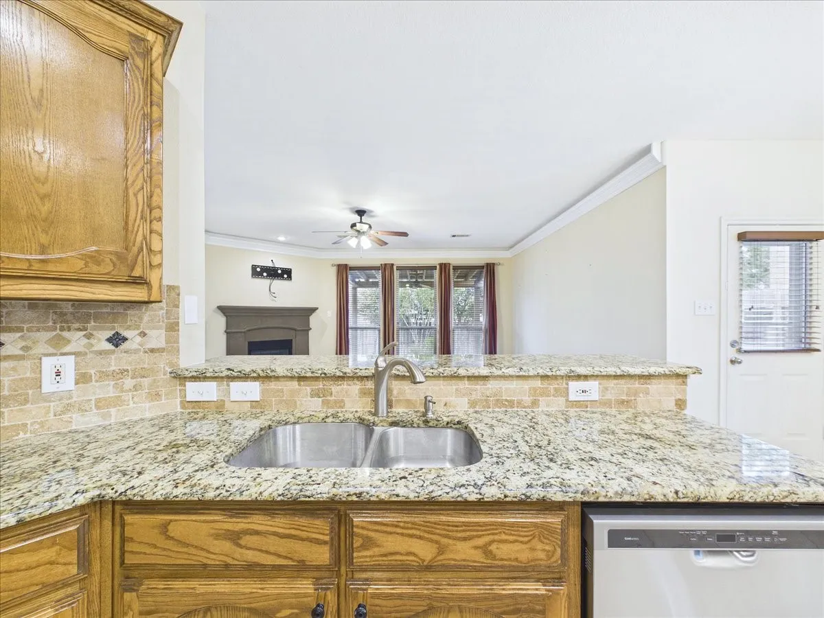 Single Family Residence For Sale in Tarrant County , 4057 Claymore Lane, Fort Worth, Texas 76244, 3 Bedroom, 2 Bathroom, 2 Garage spaces, 1,884 Sqft, built in 2006, mls#21381180, Real Estate Agent in Fort Worth, Homes For Sale in Tarrant county, Homes For Sale in Fort Worth, Realtor in Fort Worth Texas, Real Estate Brokerage Independent Realty Texas, Luminita Cordes Realtor