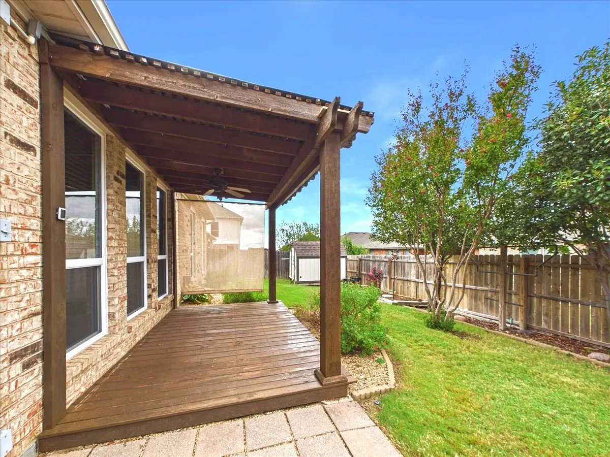 Single Family Residence For Sale in Tarrant County , 4057 Claymore Lane, Fort Worth, Texas 76244, 3 Bedroom, 2 Bathroom, 2 Garage spaces, 1,884 Sqft, built in 2006, mls#21381180, Real Estate Agent in Fort Worth, Homes For Sale in Tarrant county, Homes For Sale in Fort Worth, Realtor in Fort Worth Texas, Real Estate Brokerage Independent Realty Texas, Luminita Cordes Realtor