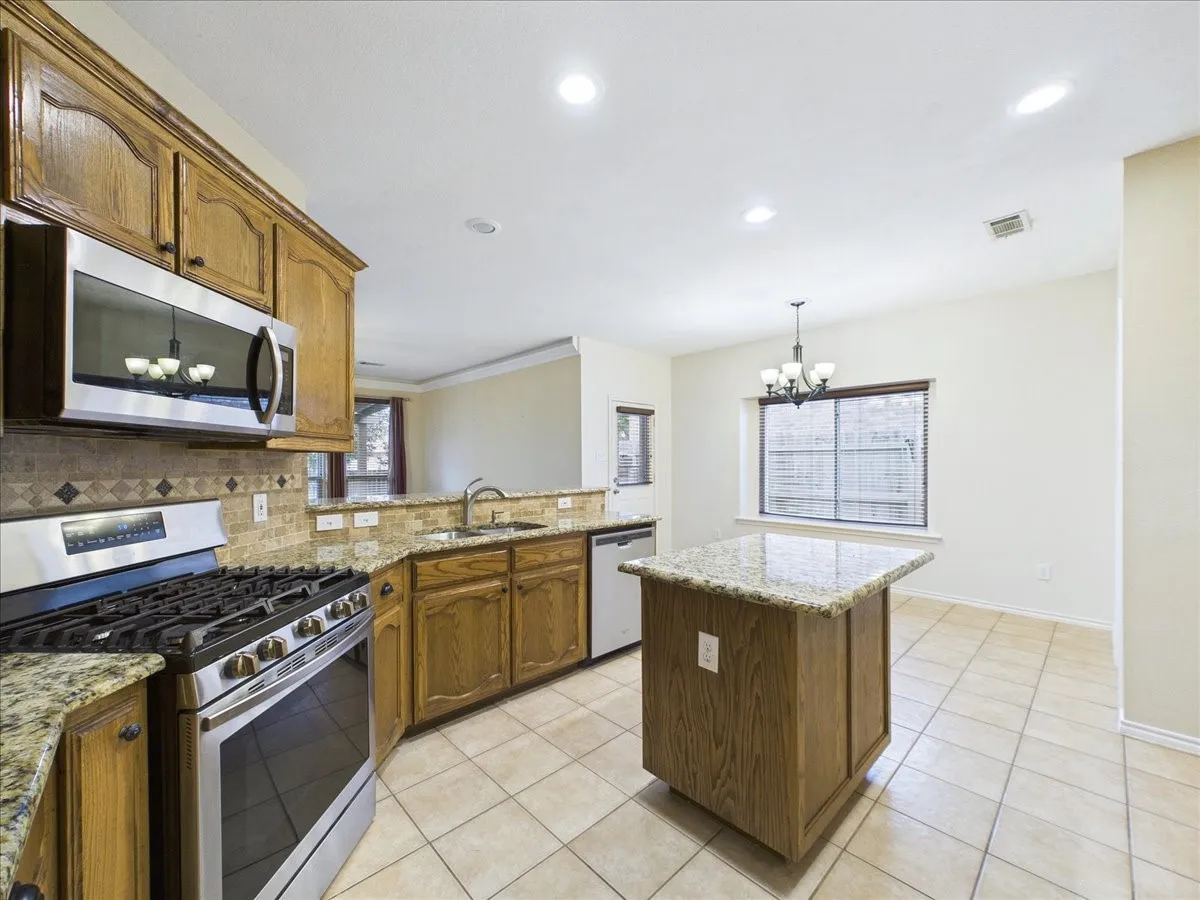 Single Family Residence For Sale in Tarrant County , 4057 Claymore Lane, Fort Worth, Texas 76244, 3 Bedroom, 2 Bathroom, 2 Garage spaces, 1,884 Sqft, built in 2006, mls#21381180, Real Estate Agent in Fort Worth, Homes For Sale in Tarrant county, Homes For Sale in Fort Worth, Realtor in Fort Worth Texas, Real Estate Brokerage Independent Realty Texas, Luminita Cordes Realtor