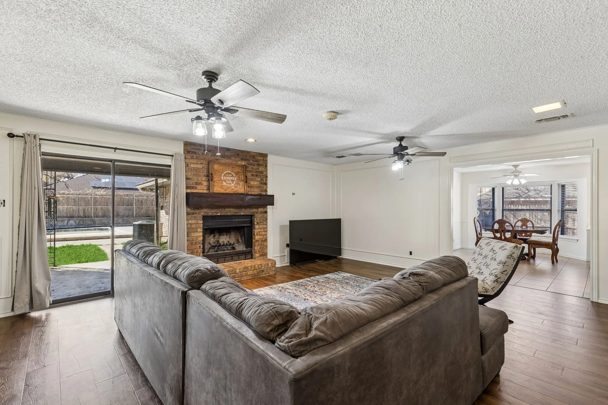 Single Family Residence For Sale in Tarrant County , 7304 Old Mill Run, Fort Worth, Texas 76133, 4 Bedroom, 3 Bathroom, Garage spaces, 2,260 Sqft, built in 1983, mls#21376349, Real Estate Agent in Fort Worth, Homes For Sale in Tarrant county, Homes For Sale in Fort Worth, Realtor in Fort Worth Texas, Real Estate Brokerage Independent Realty Texas, Luminita Cordes Realtor