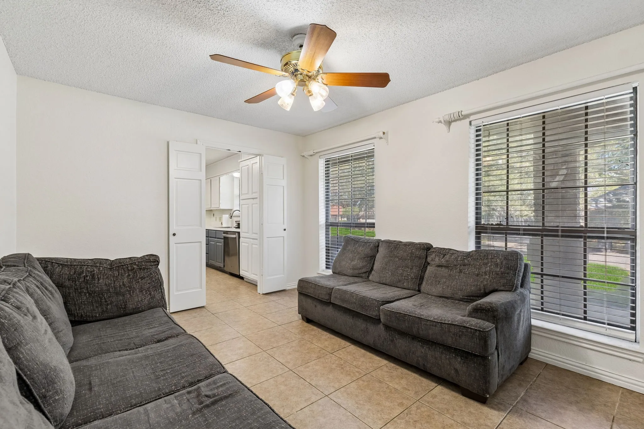 Single Family Residence For Sale in Tarrant County , 7304 Old Mill Run, Fort Worth, Texas 76133, 4 Bedroom, 3 Bathroom, Garage spaces, 2,260 Sqft, built in 1983, mls#21376349, Real Estate Agent in Fort Worth, Homes For Sale in Tarrant county, Homes For Sale in Fort Worth, Realtor in Fort Worth Texas, Real Estate Brokerage Independent Realty Texas, Luminita Cordes Realtor