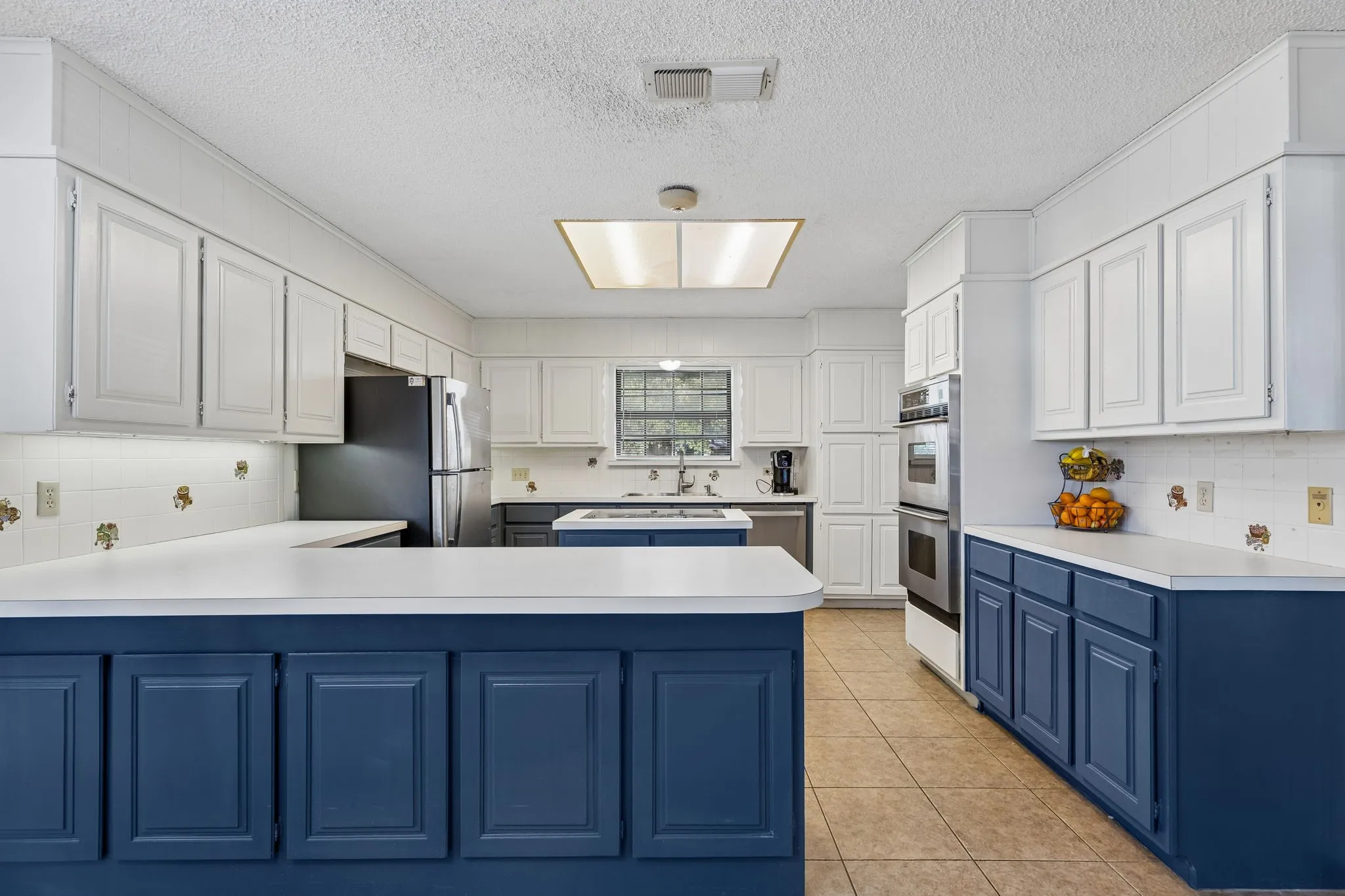 Single Family Residence For Sale in Tarrant County , 7304 Old Mill Run, Fort Worth, Texas 76133, 4 Bedroom, 3 Bathroom, Garage spaces, 2,260 Sqft, built in 1983, mls#21376349, Real Estate Agent in Fort Worth, Homes For Sale in Tarrant county, Homes For Sale in Fort Worth, Realtor in Fort Worth Texas, Real Estate Brokerage Independent Realty Texas, Luminita Cordes Realtor