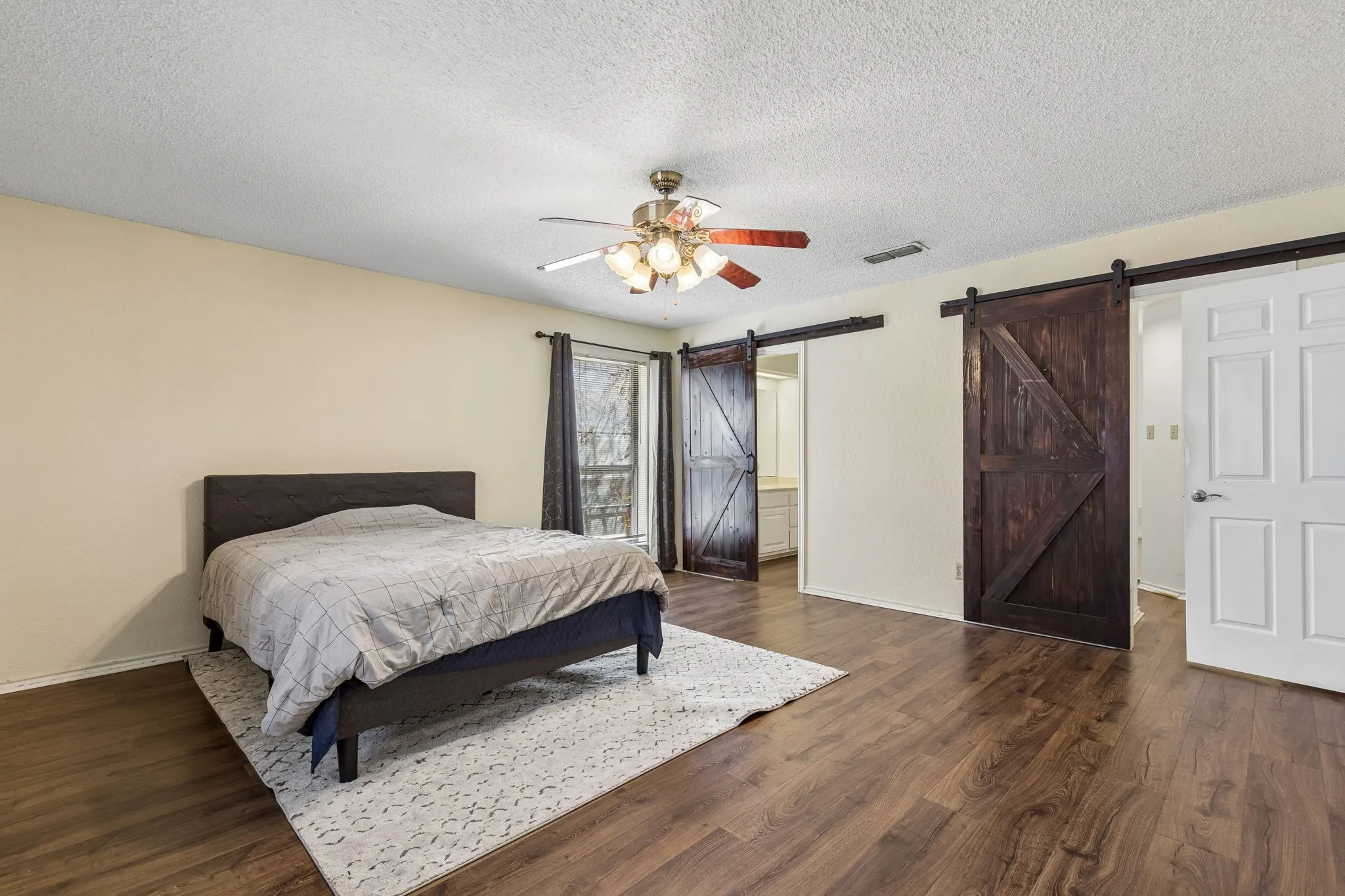 Single Family Residence For Sale in Tarrant County , 7304 Old Mill Run, Fort Worth, Texas 76133, 4 Bedroom, 3 Bathroom, Garage spaces, 2,260 Sqft, built in 1983, mls#21376349, Real Estate Agent in Fort Worth, Homes For Sale in Tarrant county, Homes For Sale in Fort Worth, Realtor in Fort Worth Texas, Real Estate Brokerage Independent Realty Texas, Luminita Cordes Realtor