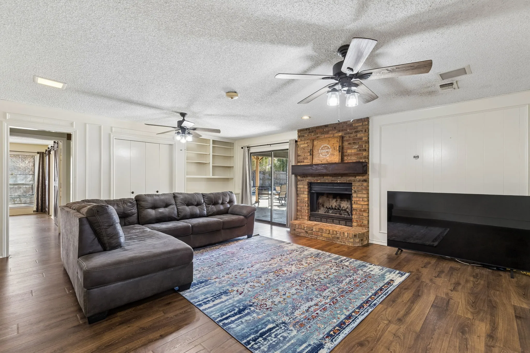 Single Family Residence For Sale in Tarrant County , 7304 Old Mill Run, Fort Worth, Texas 76133, 4 Bedroom, 3 Bathroom, Garage spaces, 2,260 Sqft, built in 1983, mls#21376349, Real Estate Agent in Fort Worth, Homes For Sale in Tarrant county, Homes For Sale in Fort Worth, Realtor in Fort Worth Texas, Real Estate Brokerage Independent Realty Texas, Luminita Cordes Realtor