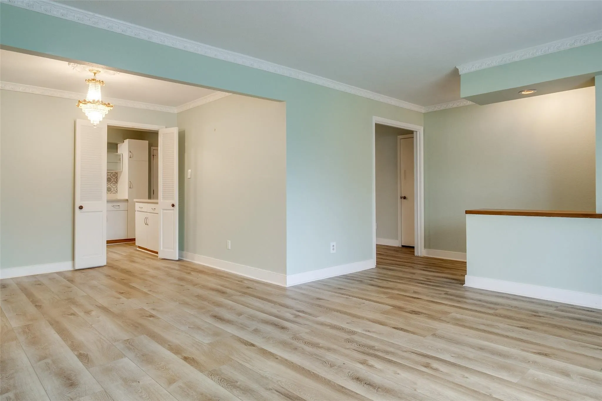 Condominium For Rent in Dallas County , 4719 Skillman Street A, Dallas, Texas 75206, 2 Bedroom, 2 Bathroom, Garage spaces, 1,379 Sqft, built in 1966, mls#21380140, Real Estate Agent in Dallas, Homes For Rent in Dallas county, Homes For Rent in Dallas, Realtor in Dallas Texas, Real Estate Brokerage Independent Realty Texas, Luminita Cordes Realtor