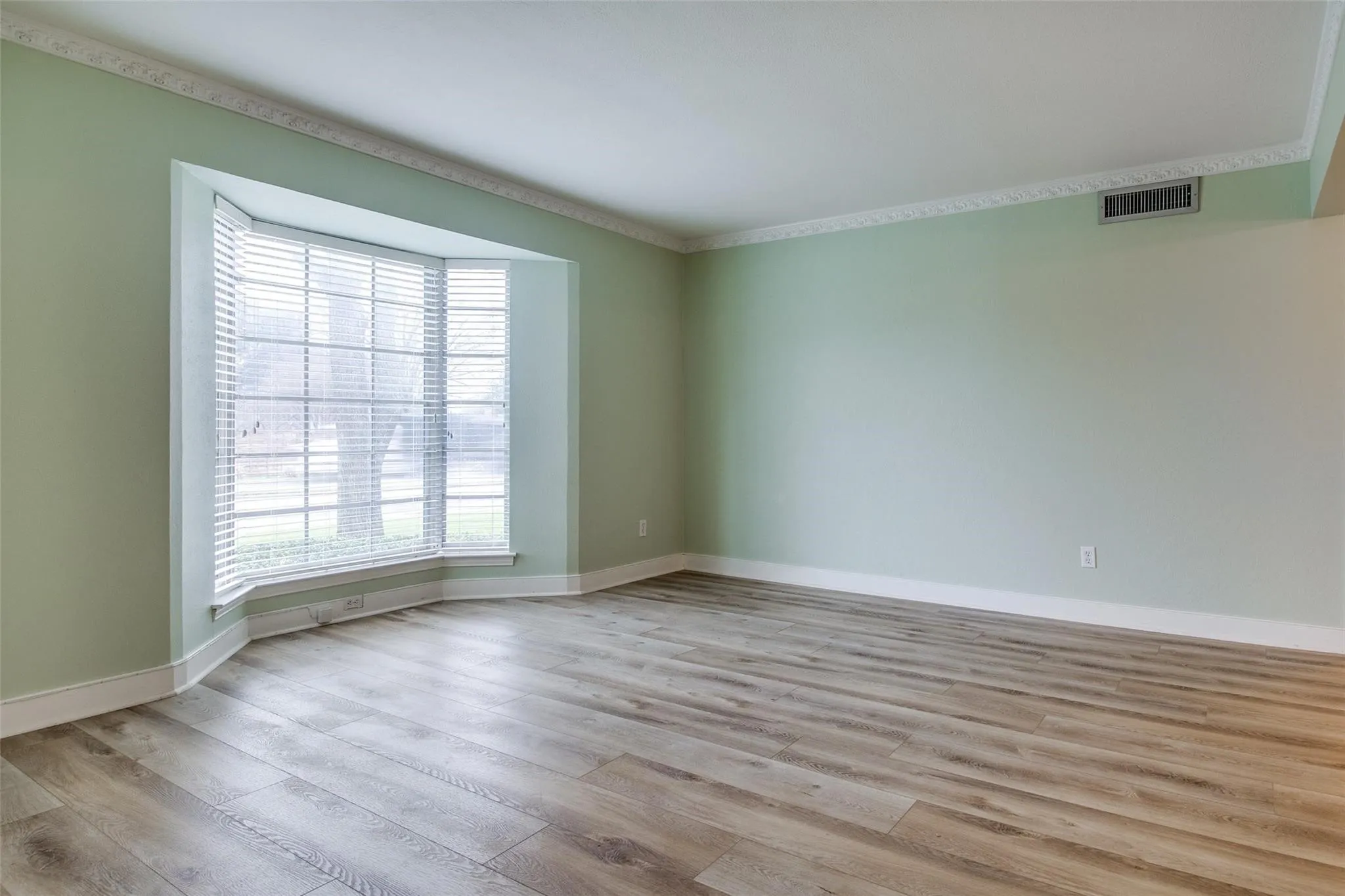 Condominium For Rent in Dallas County , 4719 Skillman Street A, Dallas, Texas 75206, 2 Bedroom, 2 Bathroom, Garage spaces, 1,379 Sqft, built in 1966, mls#21380140, Real Estate Agent in Dallas, Homes For Rent in Dallas county, Homes For Rent in Dallas, Realtor in Dallas Texas, Real Estate Brokerage Independent Realty Texas, Luminita Cordes Realtor