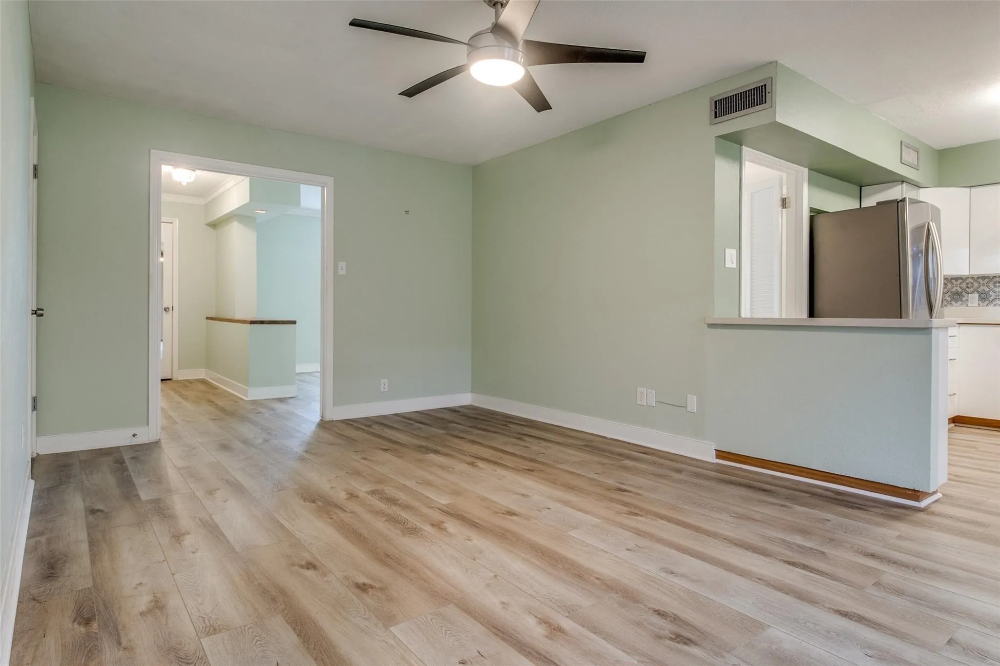 Condominium For Rent in Dallas County , 4719 Skillman Street A, Dallas, Texas 75206, 2 Bedroom, 2 Bathroom, Garage spaces, 1,379 Sqft, built in 1966, mls#21380140, Real Estate Agent in Dallas, Homes For Rent in Dallas county, Homes For Rent in Dallas, Realtor in Dallas Texas, Real Estate Brokerage Independent Realty Texas, Luminita Cordes Realtor
