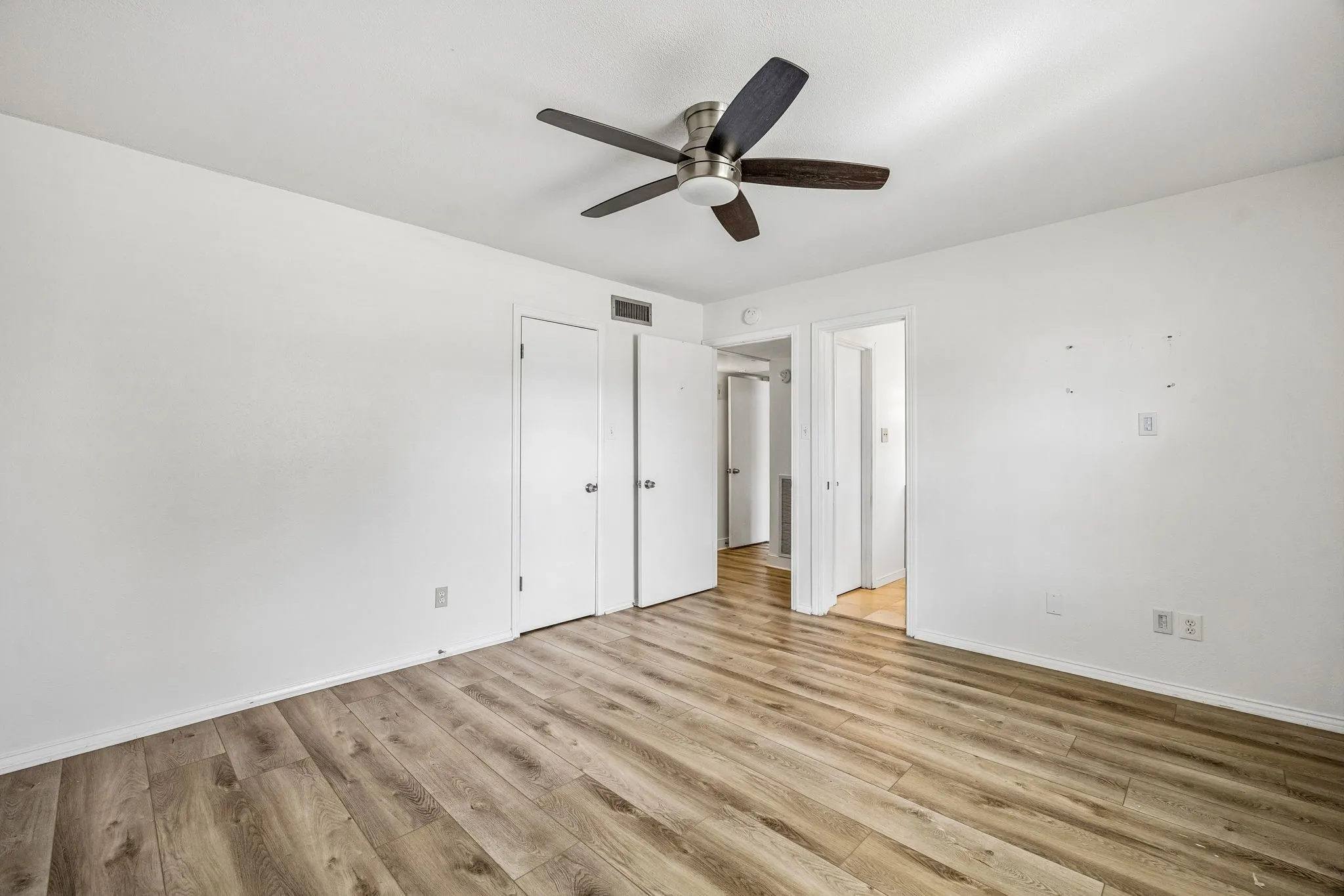 Condominium For Rent in Dallas County , 4719 Skillman Street A, Dallas, Texas 75206, 2 Bedroom, 2 Bathroom, Garage spaces, 1,379 Sqft, built in 1966, mls#21380140, Real Estate Agent in Dallas, Homes For Rent in Dallas county, Homes For Rent in Dallas, Realtor in Dallas Texas, Real Estate Brokerage Independent Realty Texas, Luminita Cordes Realtor