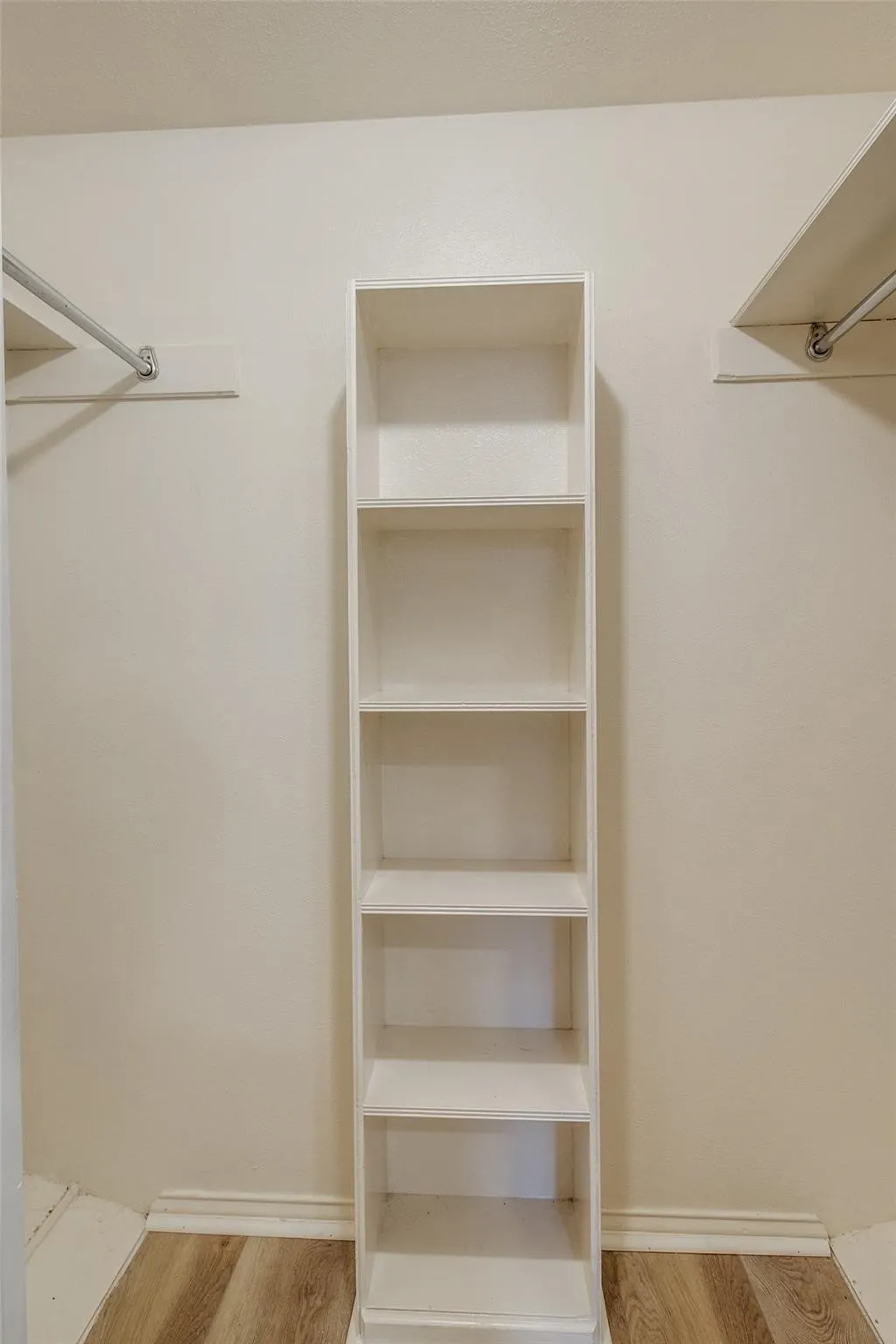 Condominium For Rent in Dallas County , 4719 Skillman Street A, Dallas, Texas 75206, 2 Bedroom, 2 Bathroom, Garage spaces, 1,379 Sqft, built in 1966, mls#21380140, Real Estate Agent in Dallas, Homes For Rent in Dallas county, Homes For Rent in Dallas, Realtor in Dallas Texas, Real Estate Brokerage Independent Realty Texas, Luminita Cordes Realtor