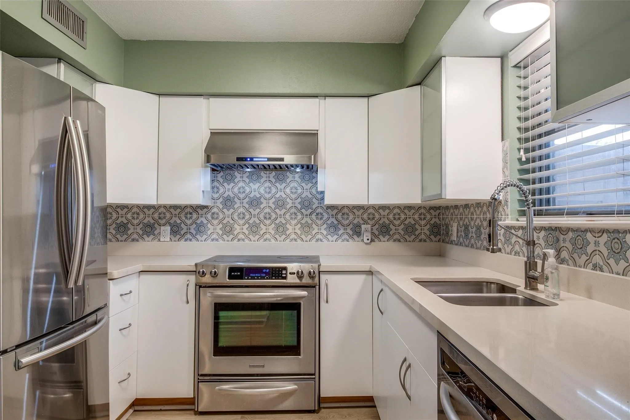 Condominium For Rent in Dallas County , 4719 Skillman Street A, Dallas, Texas 75206, 2 Bedroom, 2 Bathroom, Garage spaces, 1,379 Sqft, built in 1966, mls#21380140, Real Estate Agent in Dallas, Homes For Rent in Dallas county, Homes For Rent in Dallas, Realtor in Dallas Texas, Real Estate Brokerage Independent Realty Texas, Luminita Cordes Realtor