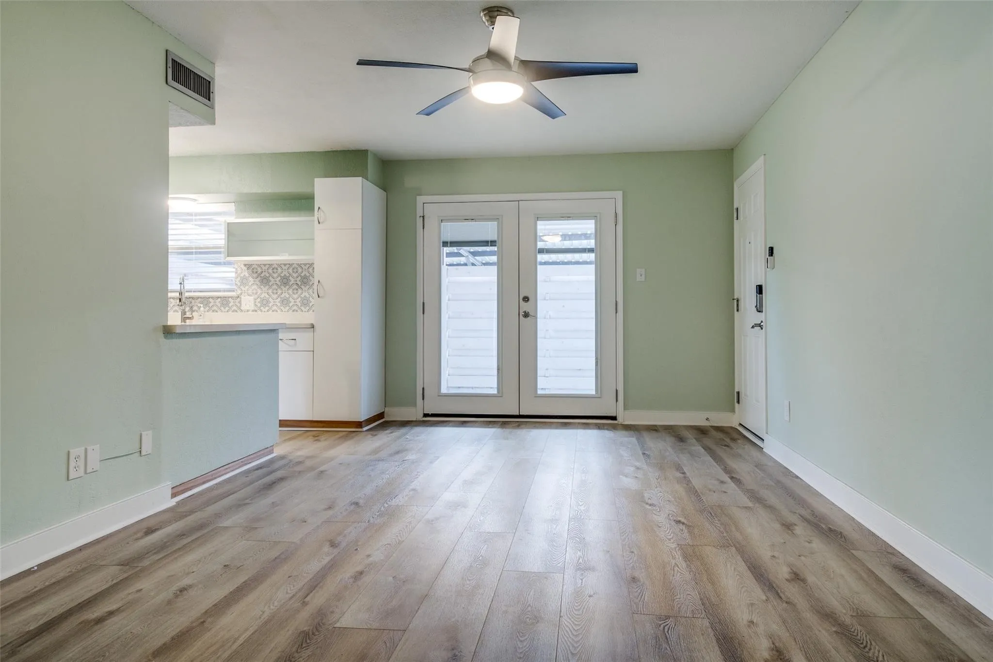 Condominium For Rent in Dallas County , 4719 Skillman Street A, Dallas, Texas 75206, 2 Bedroom, 2 Bathroom, Garage spaces, 1,379 Sqft, built in 1966, mls#21380140, Real Estate Agent in Dallas, Homes For Rent in Dallas county, Homes For Rent in Dallas, Realtor in Dallas Texas, Real Estate Brokerage Independent Realty Texas, Luminita Cordes Realtor