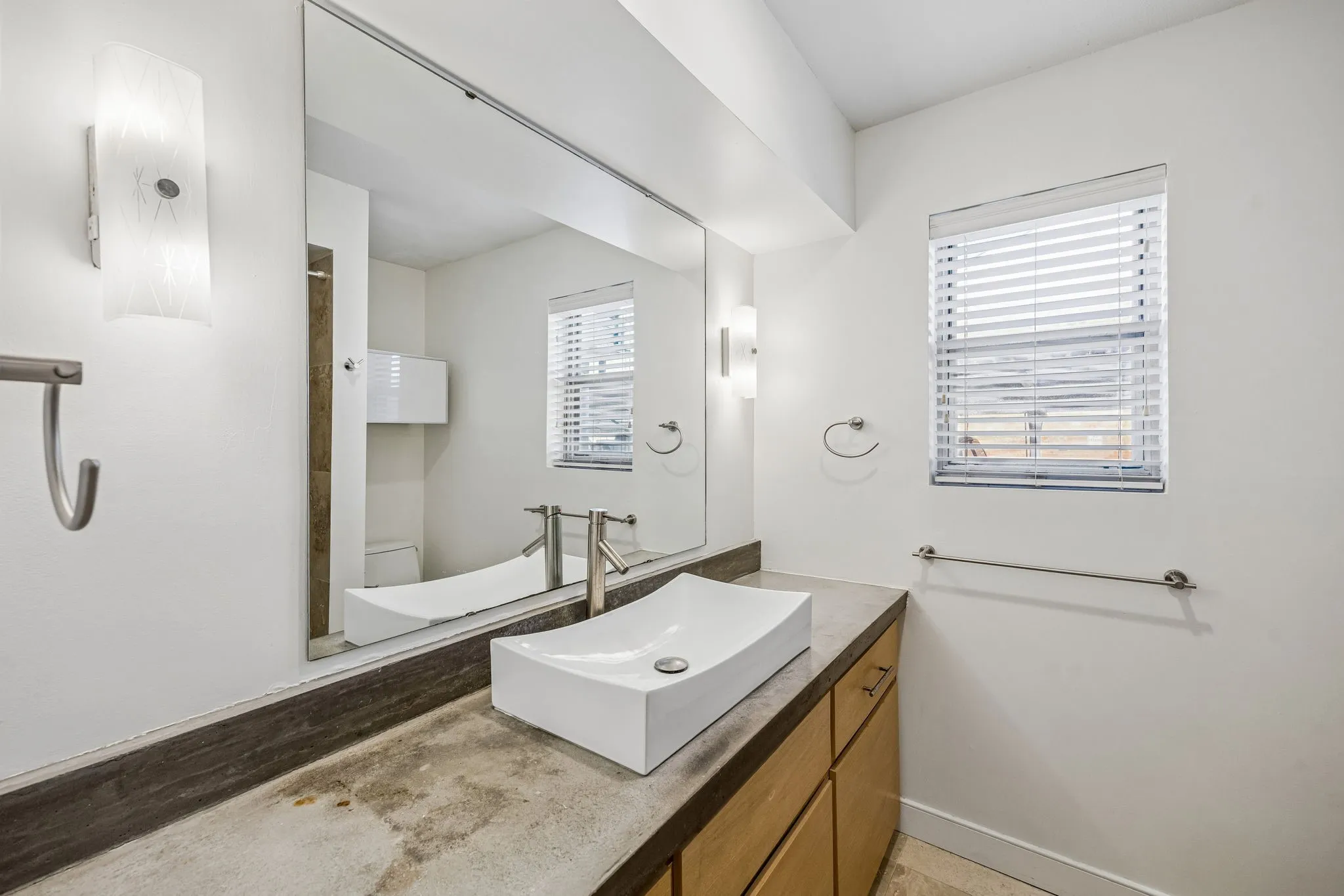 Condominium For Rent in Dallas County , 4719 Skillman Street A, Dallas, Texas 75206, 2 Bedroom, 2 Bathroom, Garage spaces, 1,379 Sqft, built in 1966, mls#21380140, Real Estate Agent in Dallas, Homes For Rent in Dallas county, Homes For Rent in Dallas, Realtor in Dallas Texas, Real Estate Brokerage Independent Realty Texas, Luminita Cordes Realtor