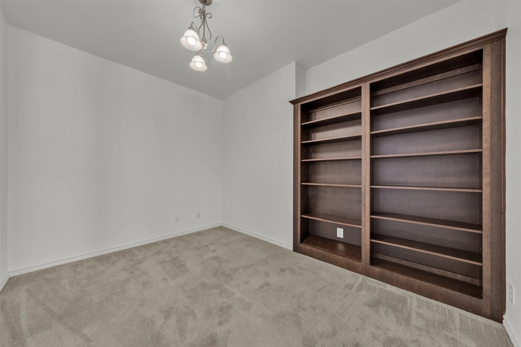 Condominium For Sale in Tarrant County , 950 Henderson Street 1214, Fort Worth, Texas 76102, 1 Bedroom, 2 Bathroom, Garage spaces, 1,013 Sqft, built in 2007, mls#21376321, Real Estate Agent in Fort Worth, Homes For Sale in Tarrant county, Homes For Sale in Fort Worth, Realtor in Fort Worth Texas, Real Estate Brokerage Independent Realty Texas, Luminita Cordes Realtor