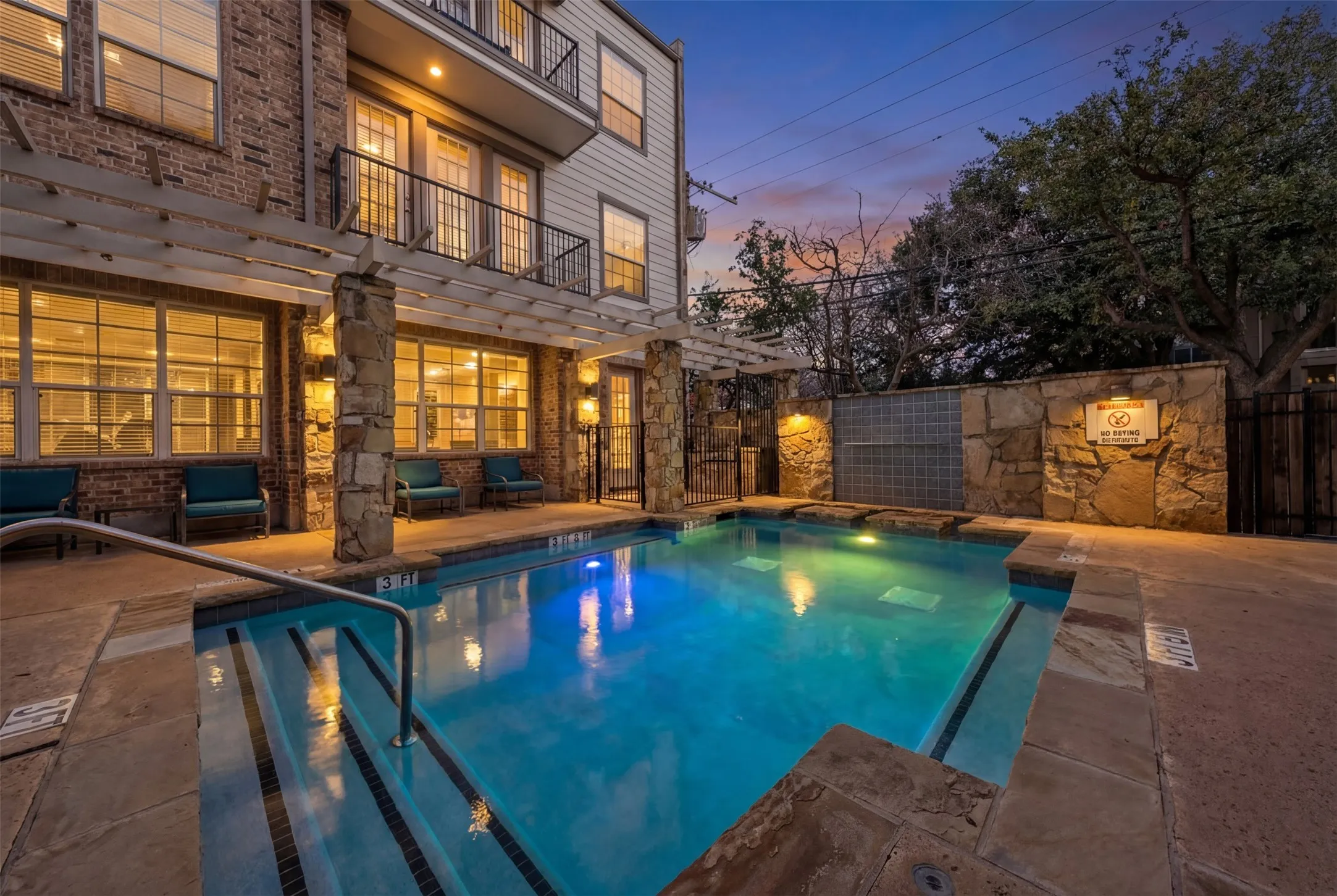 Condominium For Sale in Tarrant County , 950 Henderson Street 1214, Fort Worth, Texas 76102, 1 Bedroom, 2 Bathroom, Garage spaces, 1,013 Sqft, built in 2007, mls#21376321, Real Estate Agent in Fort Worth, Homes For Sale in Tarrant county, Homes For Sale in Fort Worth, Realtor in Fort Worth Texas, Real Estate Brokerage Independent Realty Texas, Luminita Cordes Realtor