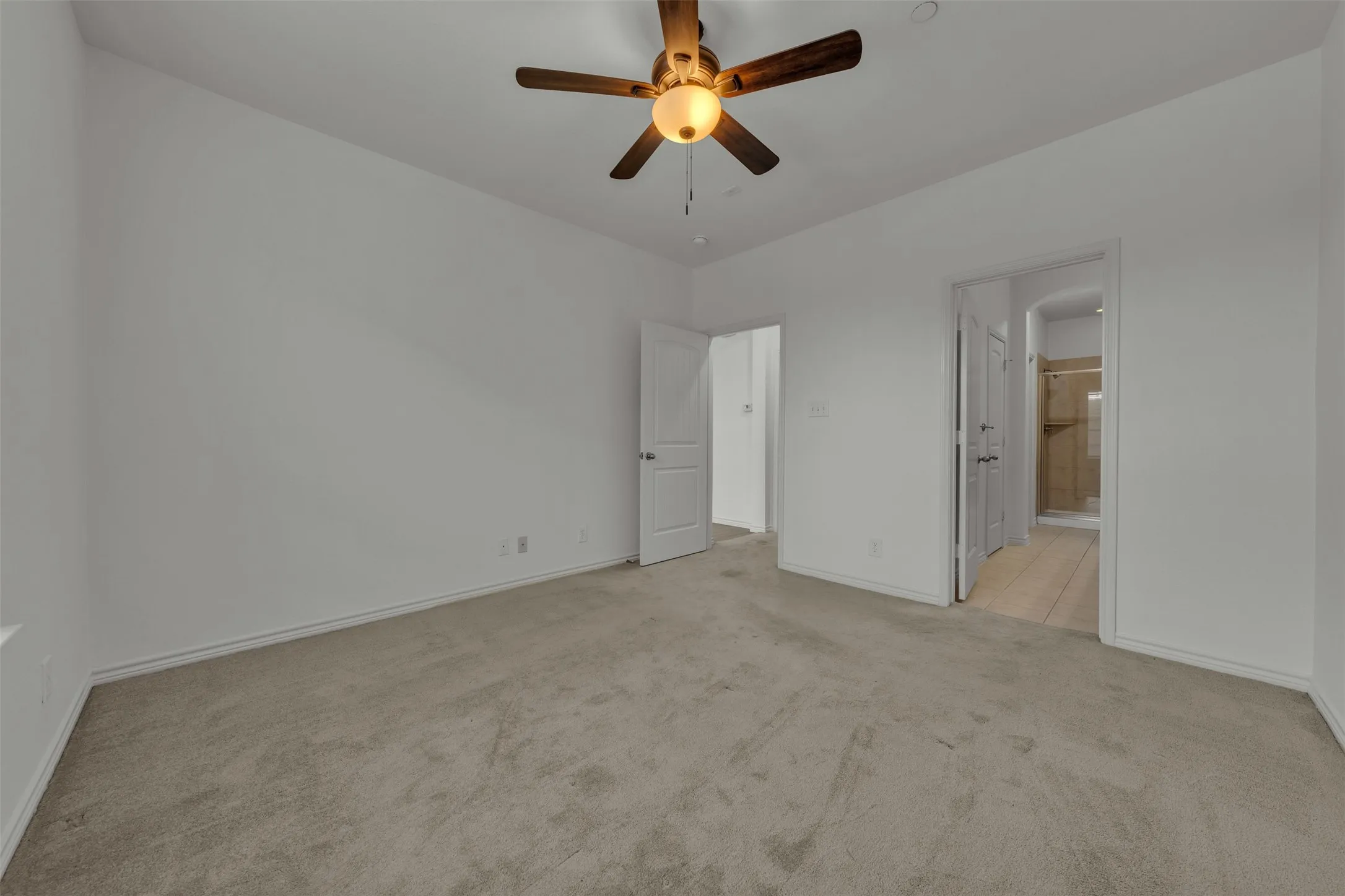 Condominium For Sale in Tarrant County , 950 Henderson Street 1214, Fort Worth, Texas 76102, 1 Bedroom, 2 Bathroom, Garage spaces, 1,013 Sqft, built in 2007, mls#21376321, Real Estate Agent in Fort Worth, Homes For Sale in Tarrant county, Homes For Sale in Fort Worth, Realtor in Fort Worth Texas, Real Estate Brokerage Independent Realty Texas, Luminita Cordes Realtor