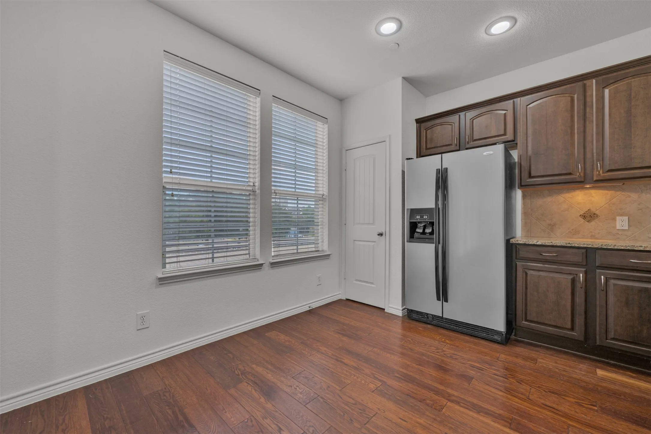 Condominium For Sale in Tarrant County , 950 Henderson Street 1214, Fort Worth, Texas 76102, 1 Bedroom, 2 Bathroom, Garage spaces, 1,013 Sqft, built in 2007, mls#21376321, Real Estate Agent in Fort Worth, Homes For Sale in Tarrant county, Homes For Sale in Fort Worth, Realtor in Fort Worth Texas, Real Estate Brokerage Independent Realty Texas, Luminita Cordes Realtor