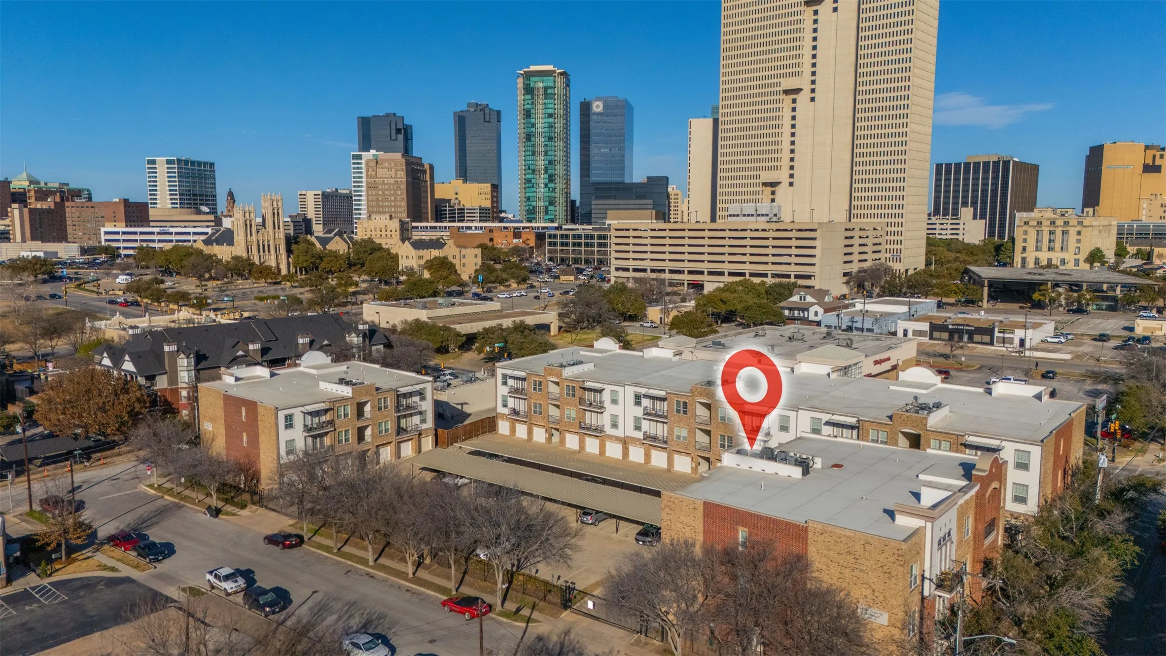 Condominium For Sale in Tarrant County , 950 Henderson Street 1214, Fort Worth, Texas 76102, 1 Bedroom, 2 Bathroom, Garage spaces, 1,013 Sqft, built in 2007, mls#21376321, Real Estate Agent in Fort Worth, Homes For Sale in Tarrant county, Homes For Sale in Fort Worth, Realtor in Fort Worth Texas, Real Estate Brokerage Independent Realty Texas, Luminita Cordes Realtor