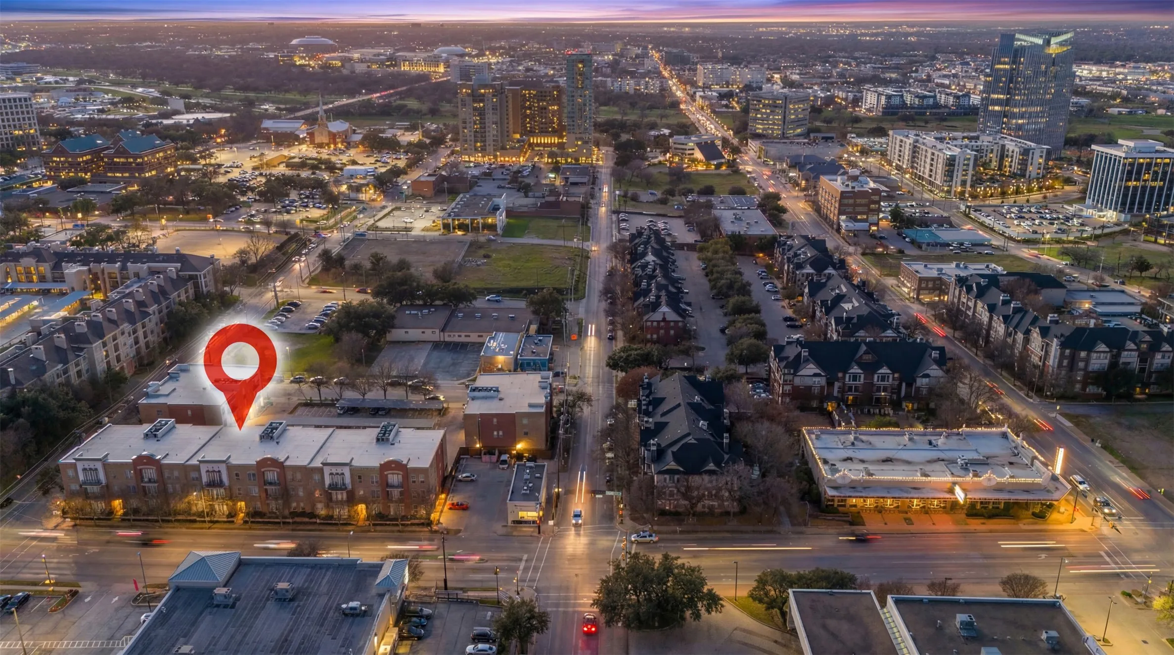Condominium For Sale in Tarrant County , 950 Henderson Street 1214, Fort Worth, Texas 76102, 1 Bedroom, 2 Bathroom, Garage spaces, 1,013 Sqft, built in 2007, mls#21376321, Real Estate Agent in Fort Worth, Homes For Sale in Tarrant county, Homes For Sale in Fort Worth, Realtor in Fort Worth Texas, Real Estate Brokerage Independent Realty Texas, Luminita Cordes Realtor