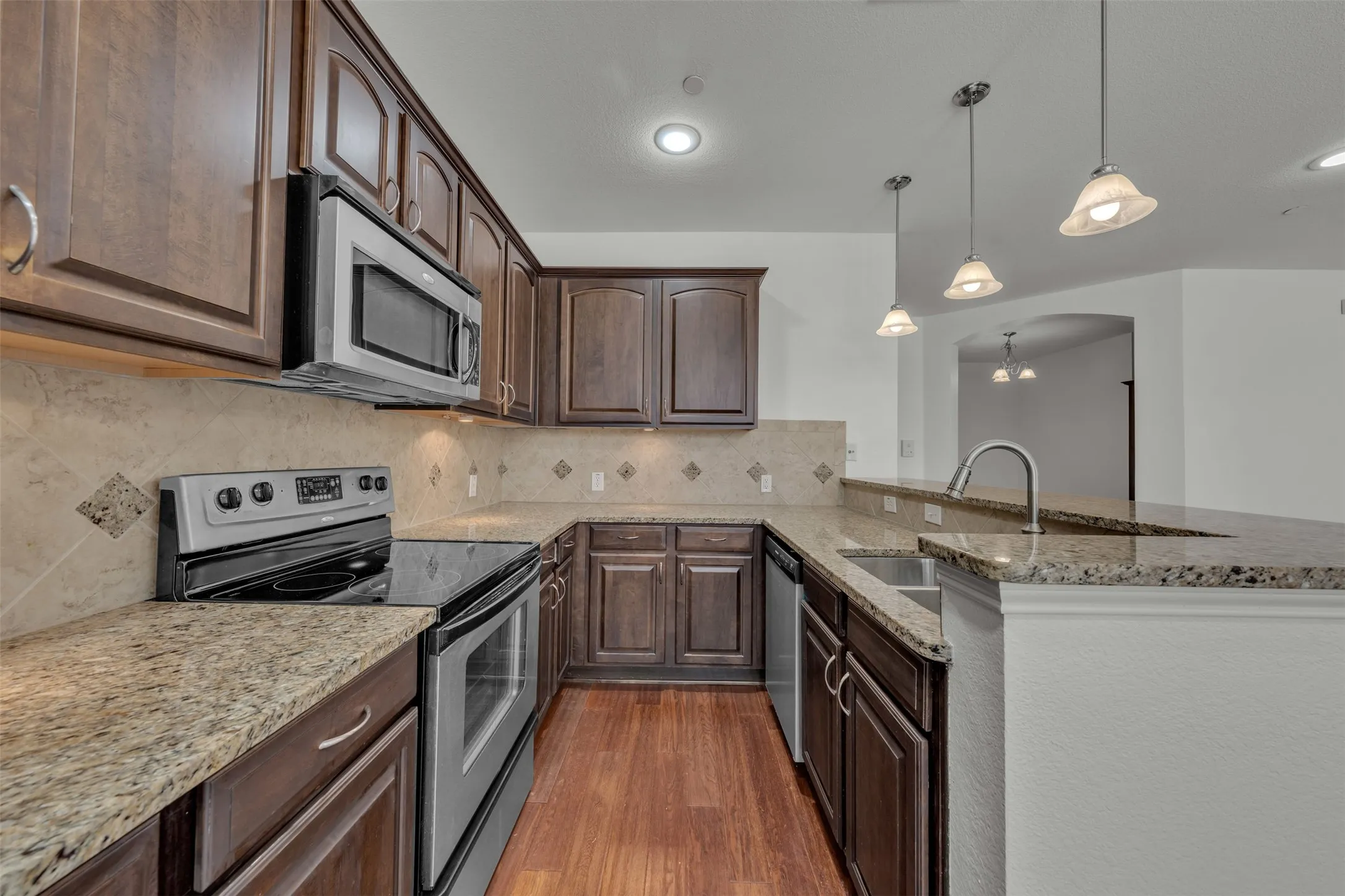 Condominium For Sale in Tarrant County , 950 Henderson Street 1214, Fort Worth, Texas 76102, 1 Bedroom, 2 Bathroom, Garage spaces, 1,013 Sqft, built in 2007, mls#21376321, Real Estate Agent in Fort Worth, Homes For Sale in Tarrant county, Homes For Sale in Fort Worth, Realtor in Fort Worth Texas, Real Estate Brokerage Independent Realty Texas, Luminita Cordes Realtor