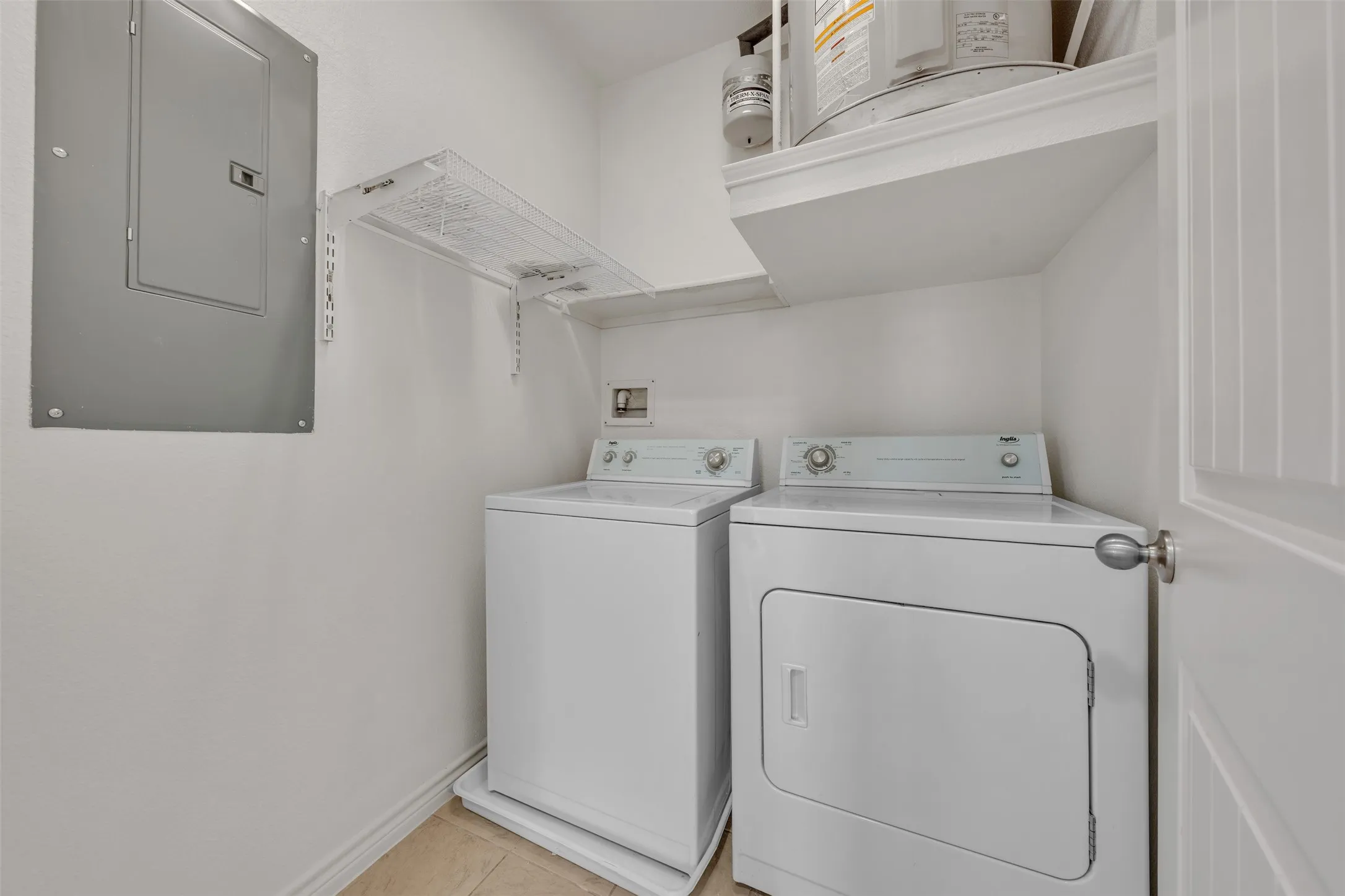 Condominium For Sale in Tarrant County , 950 Henderson Street 1214, Fort Worth, Texas 76102, 1 Bedroom, 2 Bathroom, Garage spaces, 1,013 Sqft, built in 2007, mls#21376321, Real Estate Agent in Fort Worth, Homes For Sale in Tarrant county, Homes For Sale in Fort Worth, Realtor in Fort Worth Texas, Real Estate Brokerage Independent Realty Texas, Luminita Cordes Realtor