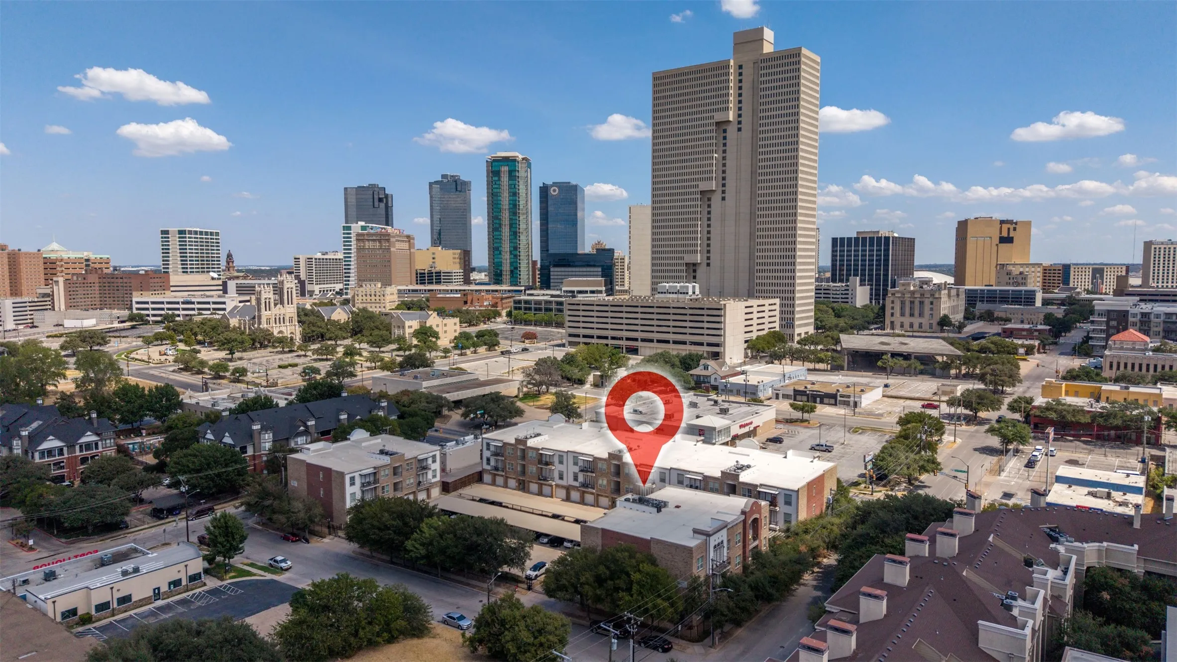 Condominium For Sale in Tarrant County , 950 Henderson Street 1214, Fort Worth, Texas 76102, 1 Bedroom, 2 Bathroom, Garage spaces, 1,013 Sqft, built in 2007, mls#21376321, Real Estate Agent in Fort Worth, Homes For Sale in Tarrant county, Homes For Sale in Fort Worth, Realtor in Fort Worth Texas, Real Estate Brokerage Independent Realty Texas, Luminita Cordes Realtor