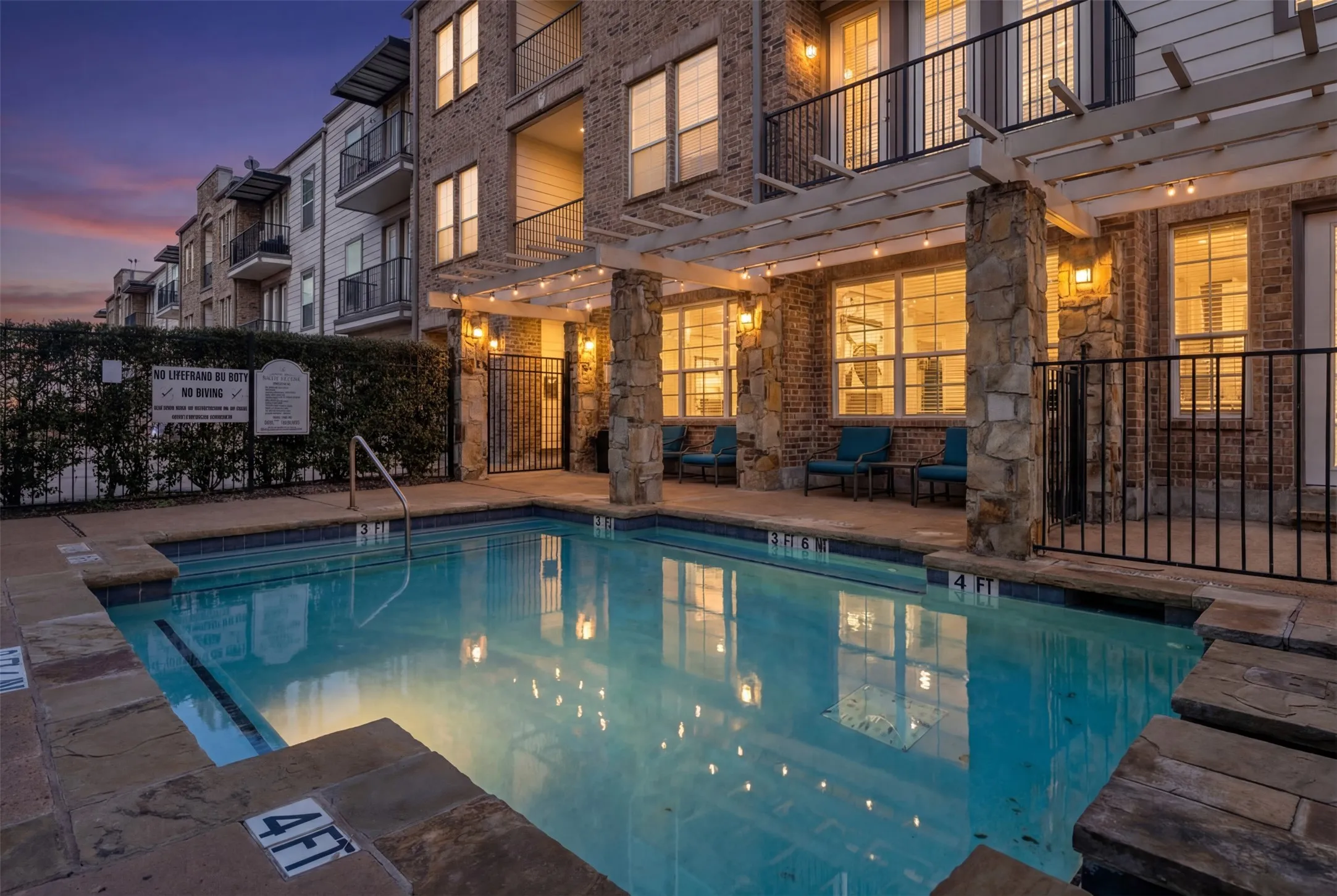 Condominium For Sale in Tarrant County , 950 Henderson Street 1214, Fort Worth, Texas 76102, 1 Bedroom, 2 Bathroom, Garage spaces, 1,013 Sqft, built in 2007, mls#21376321, Real Estate Agent in Fort Worth, Homes For Sale in Tarrant county, Homes For Sale in Fort Worth, Realtor in Fort Worth Texas, Real Estate Brokerage Independent Realty Texas, Luminita Cordes Realtor