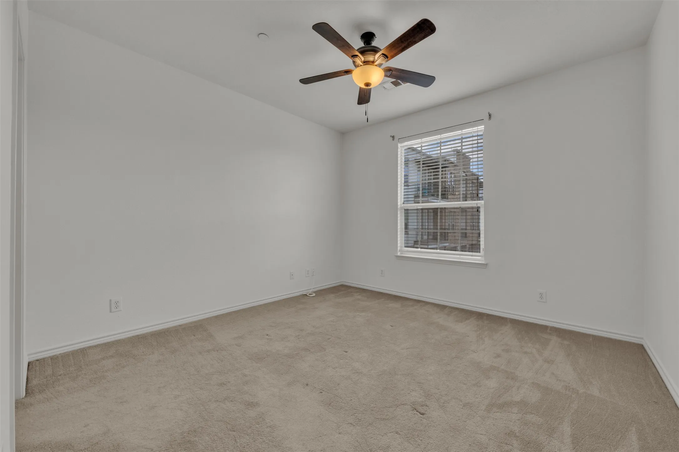 Condominium For Sale in Tarrant County , 950 Henderson Street 1214, Fort Worth, Texas 76102, 1 Bedroom, 2 Bathroom, Garage spaces, 1,013 Sqft, built in 2007, mls#21376321, Real Estate Agent in Fort Worth, Homes For Sale in Tarrant county, Homes For Sale in Fort Worth, Realtor in Fort Worth Texas, Real Estate Brokerage Independent Realty Texas, Luminita Cordes Realtor